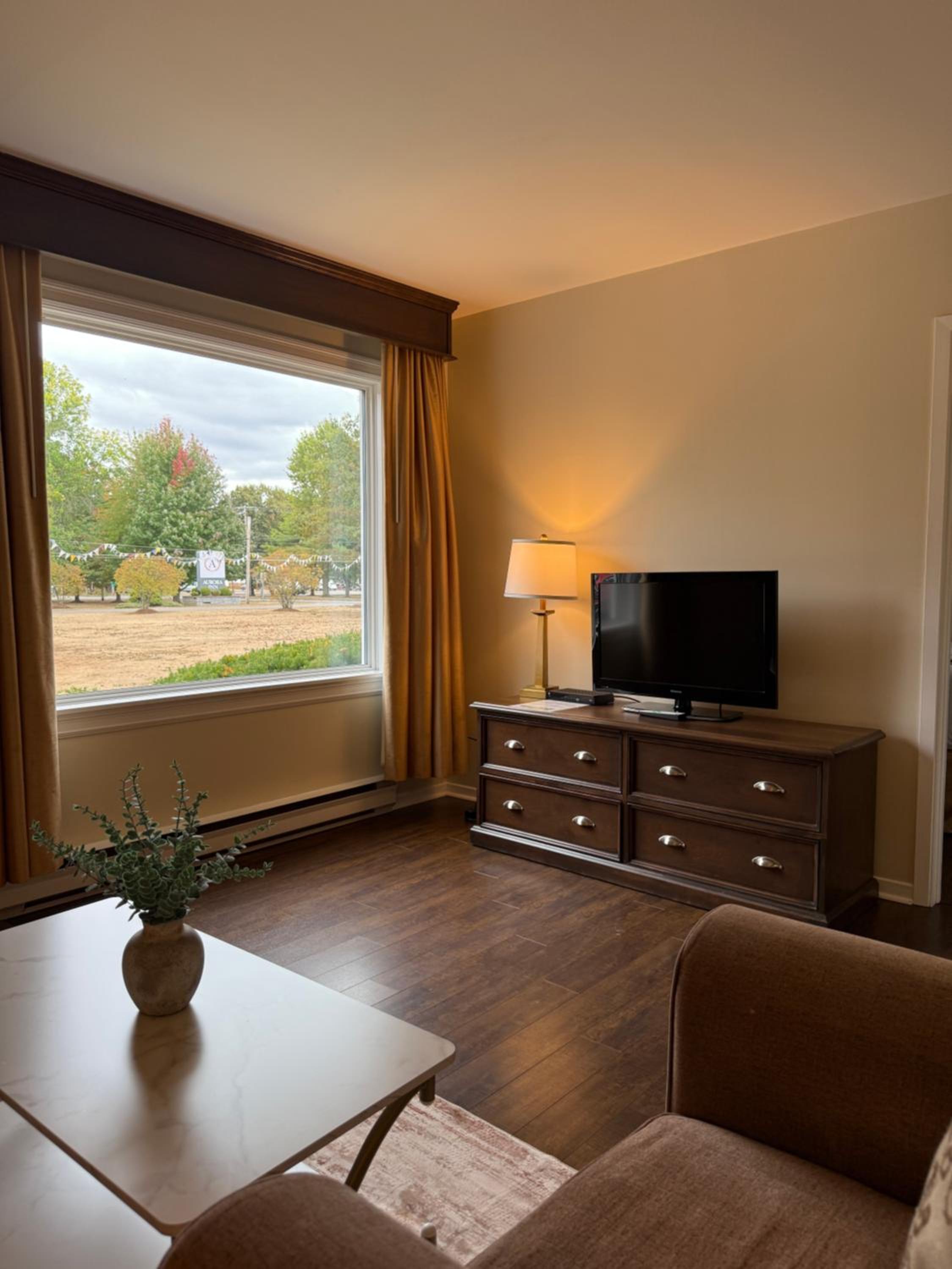 Deluxe Queen Room with Two Queen Beds photo 3