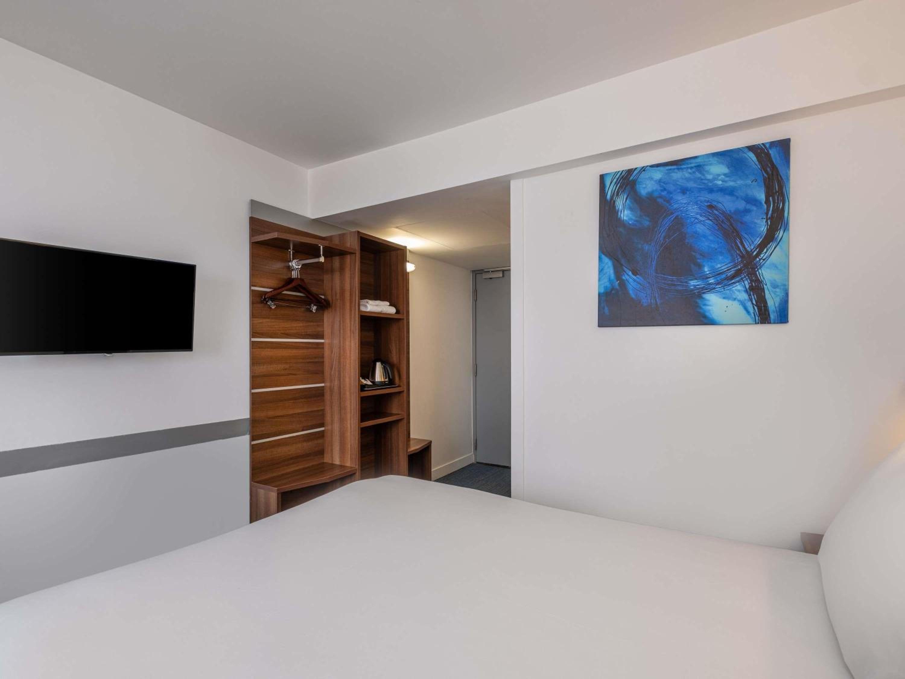 Standard Double Room thumbnail 5
