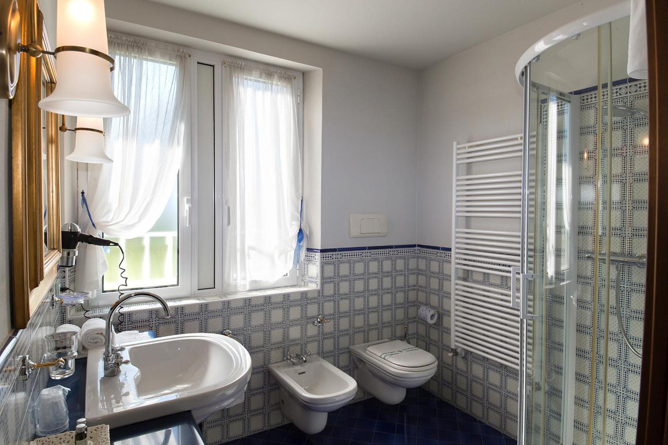 Superior Double Room with Balcony - Photo 6