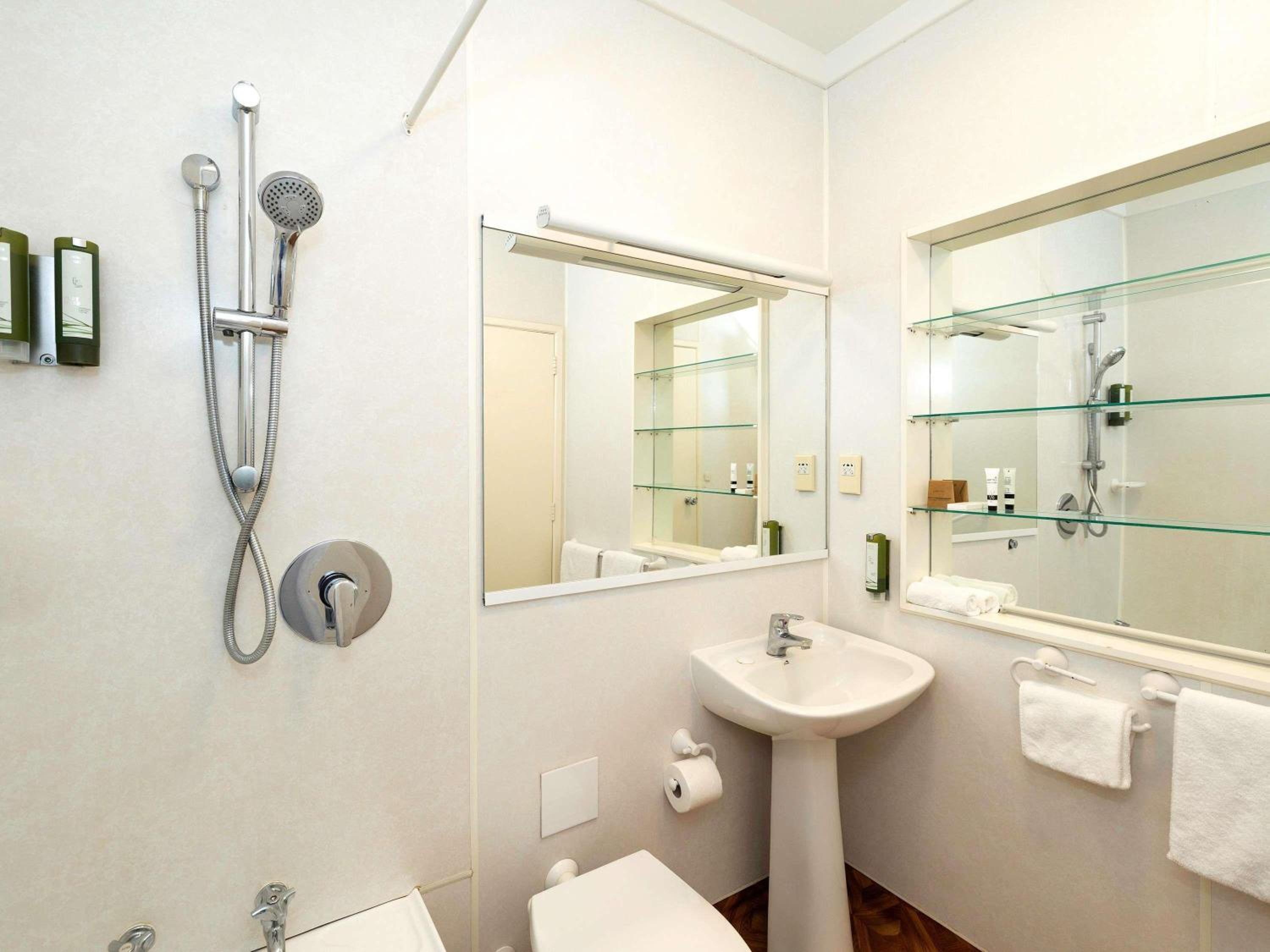 Standard King Room - Photo 2