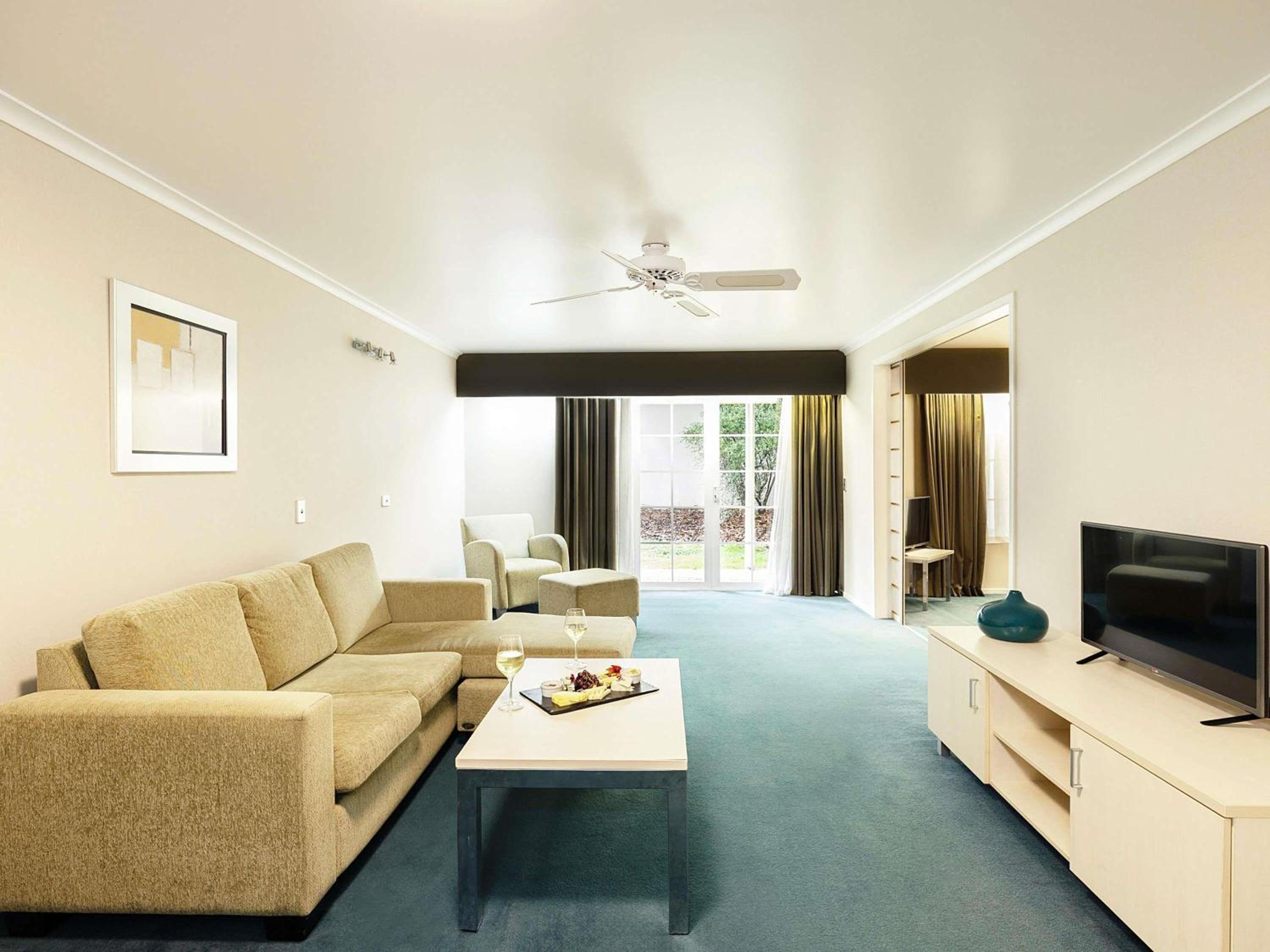 Junior King Suite - Photo 2