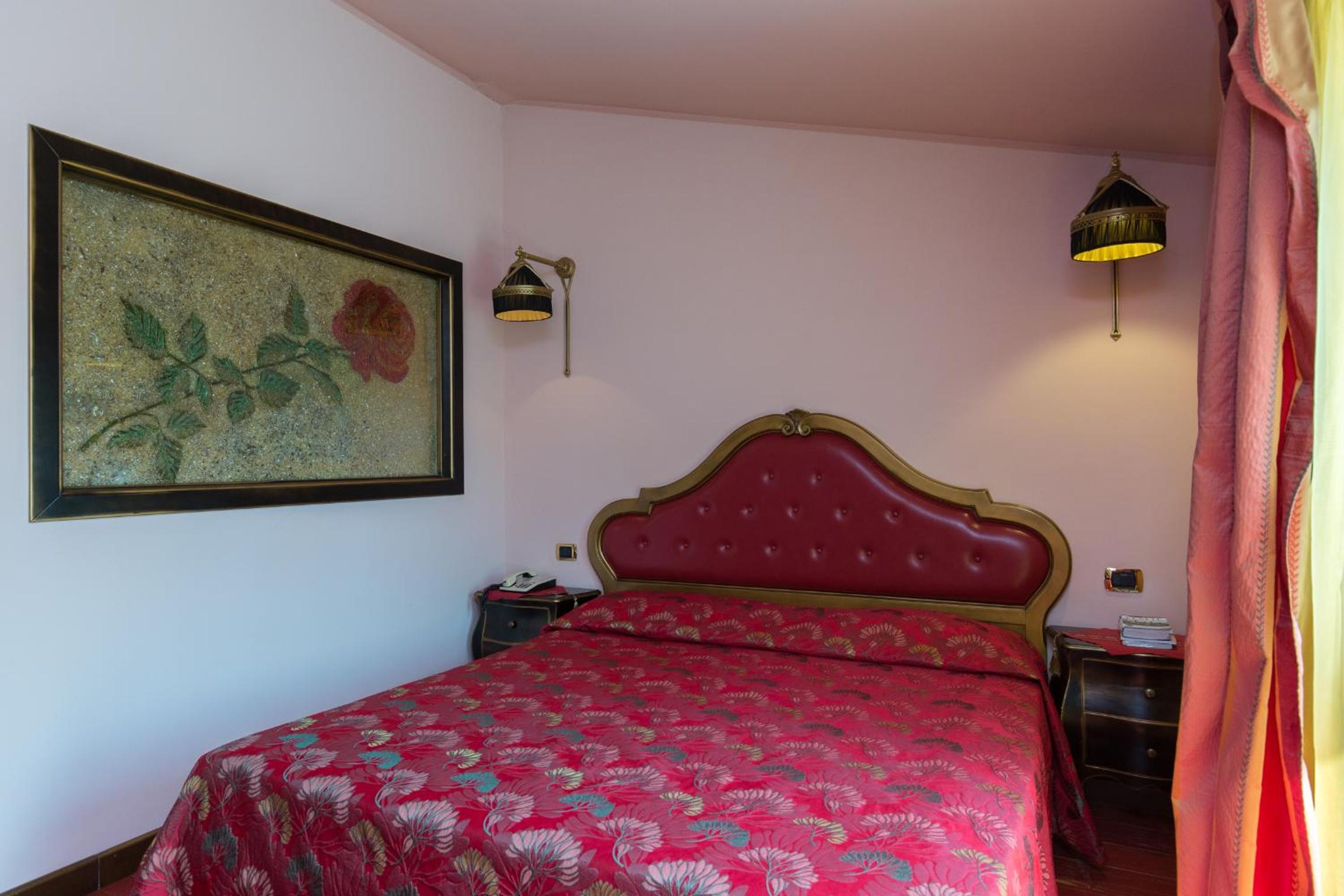 Superior Double Room with Balcony - Photo 1
