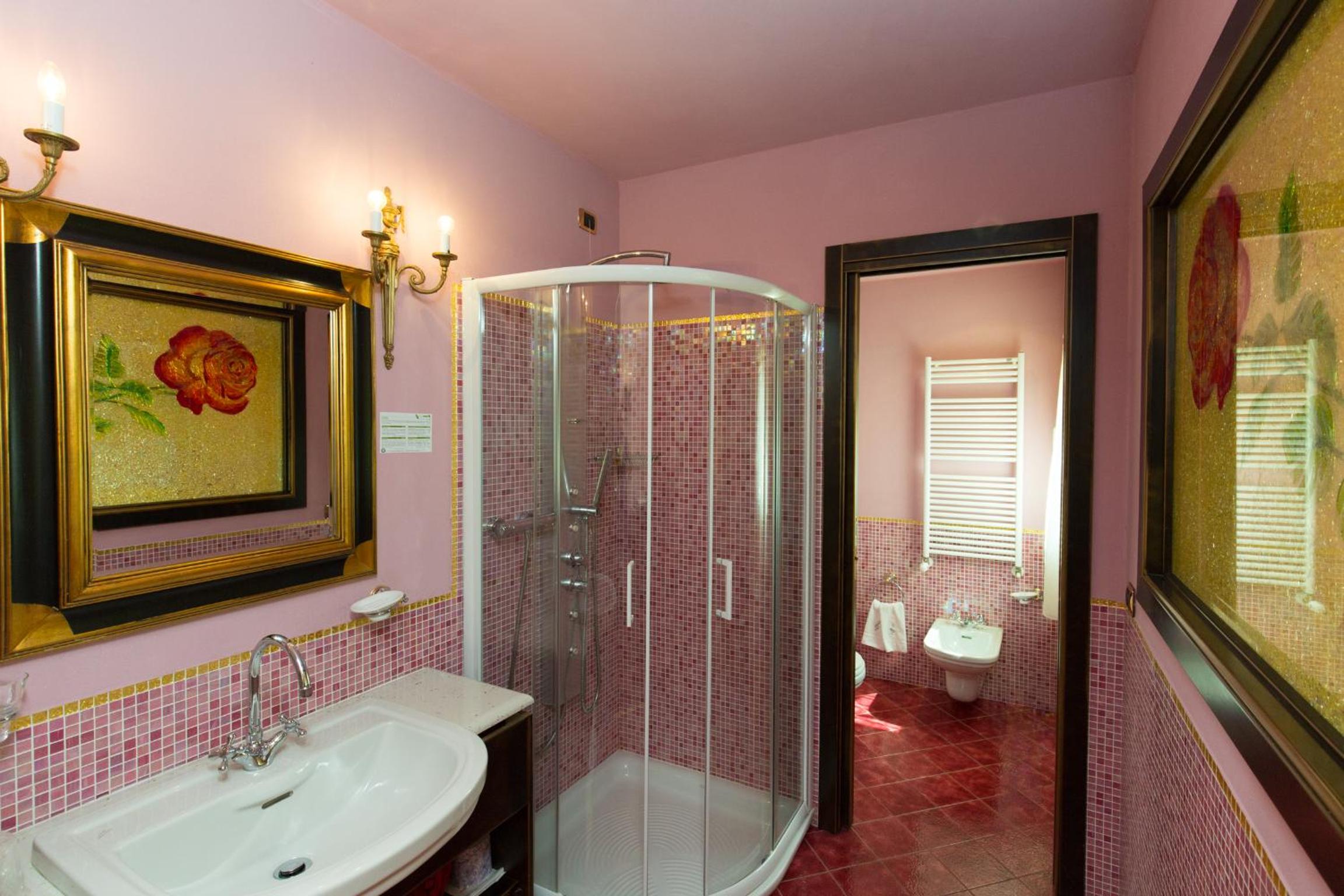 Superior Double Room with Balcony - Photo 13