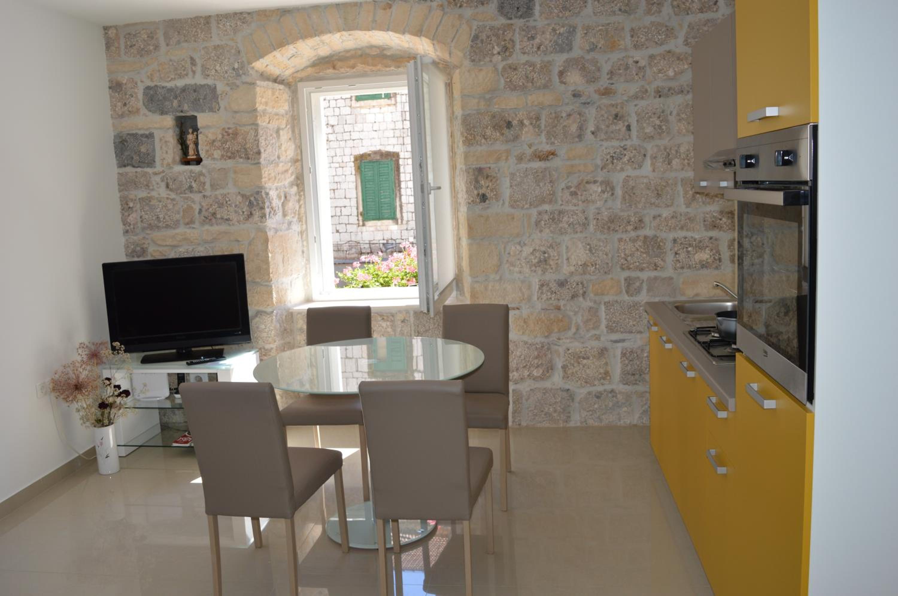 One-Bedroom Apartment - Photo 20