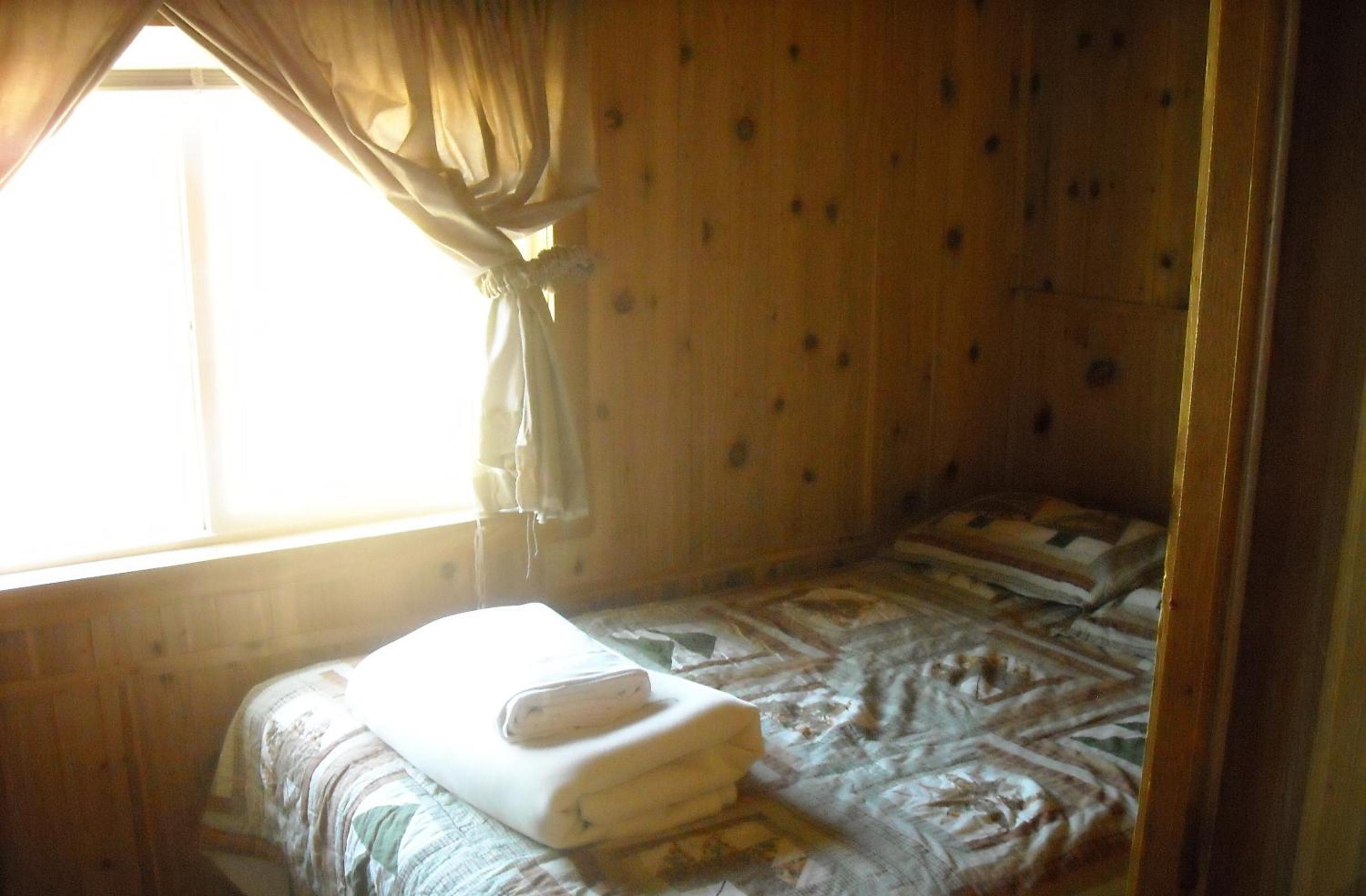 Cabin - Sleeps 4, No Pets photo 1