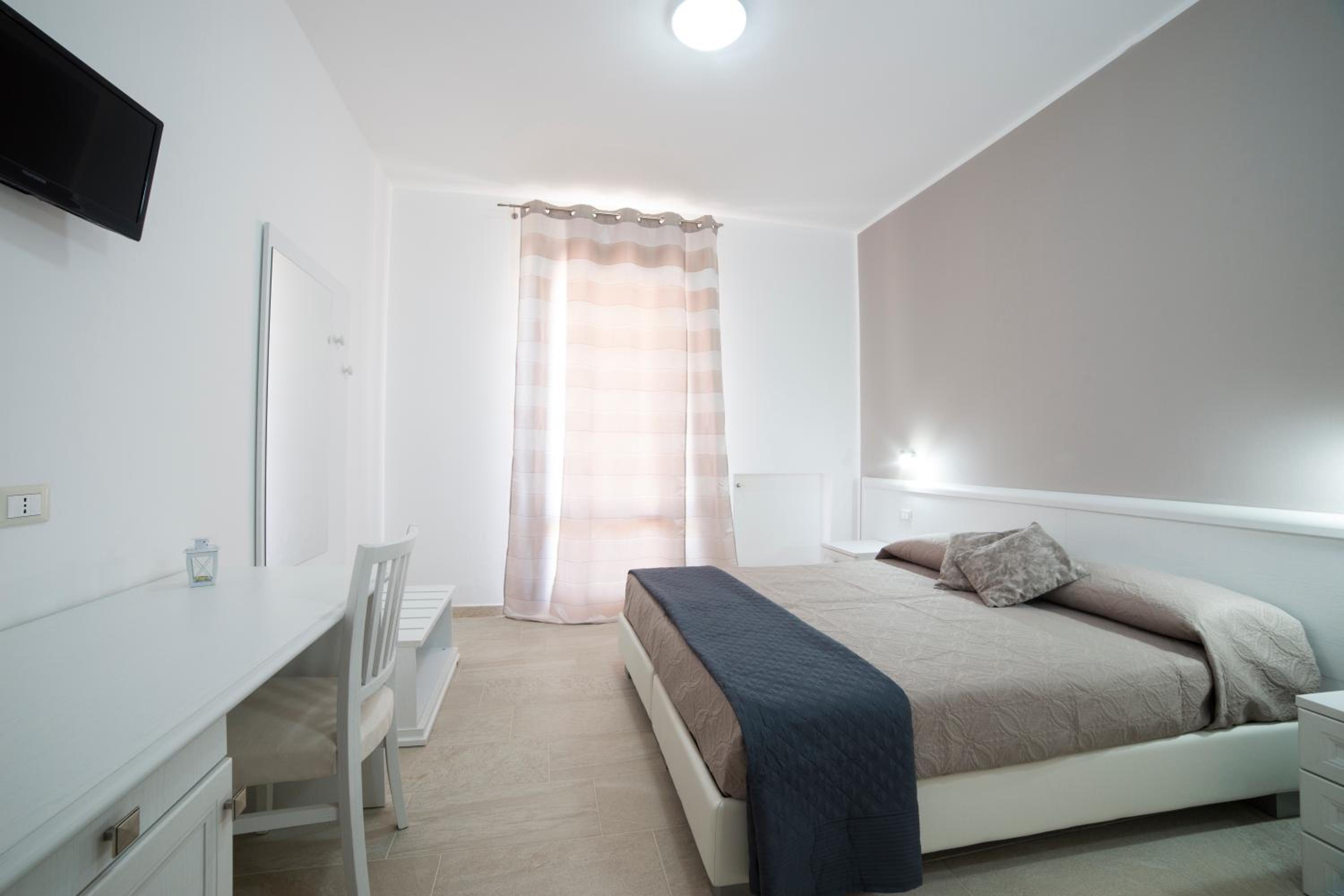 Deluxe Room - Photo 11