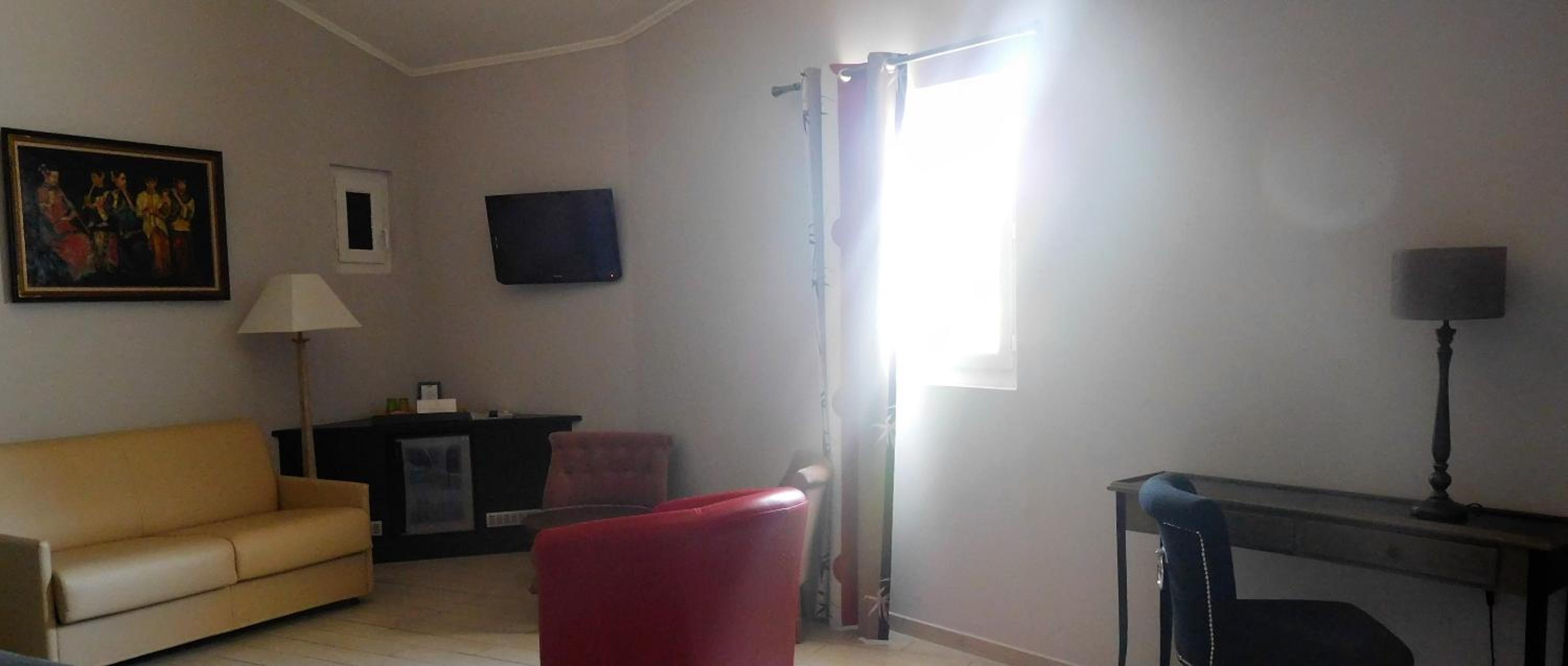 Standard Twin Room - Photo 1