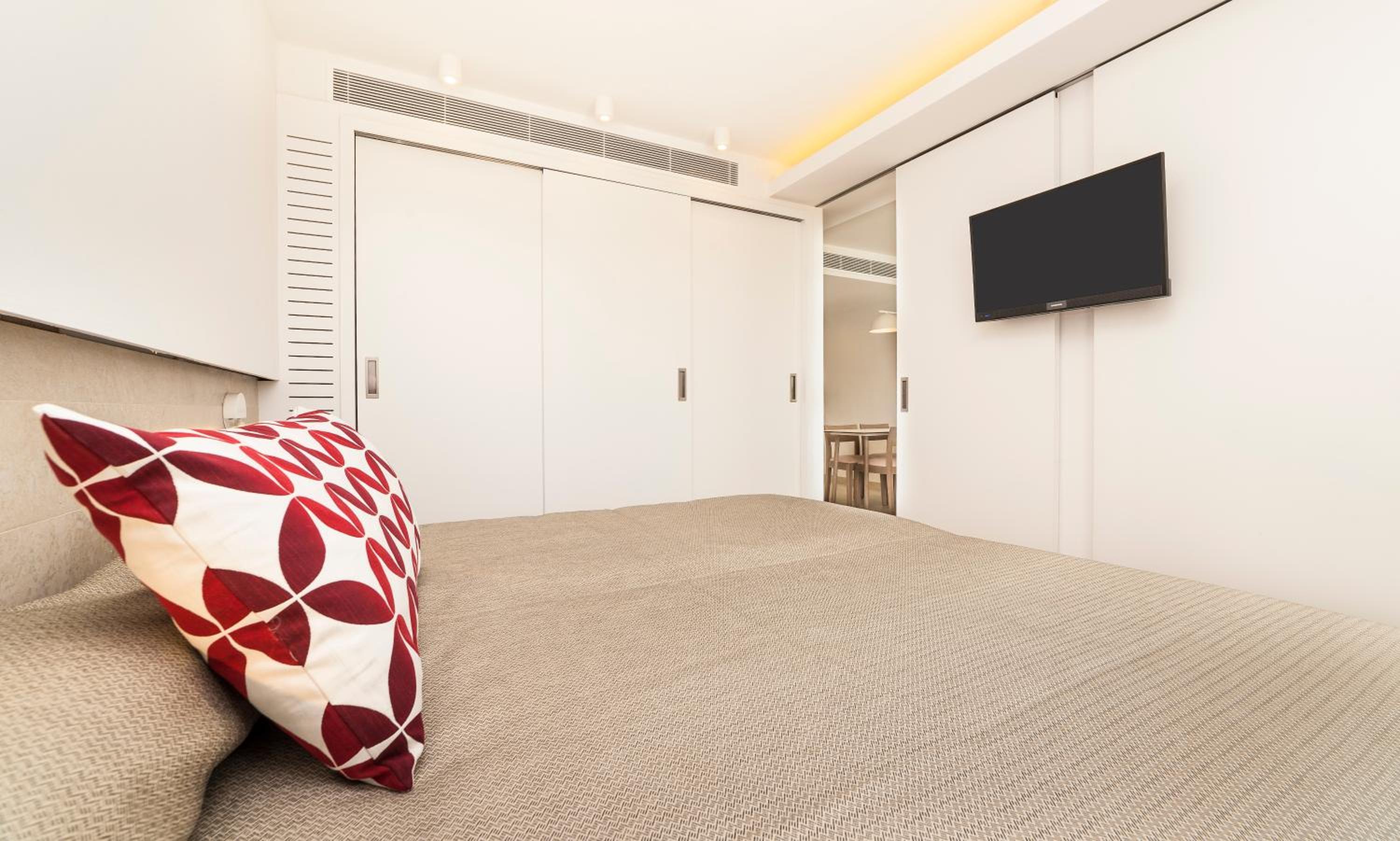 Apartment (3 Adults + 1 Child)