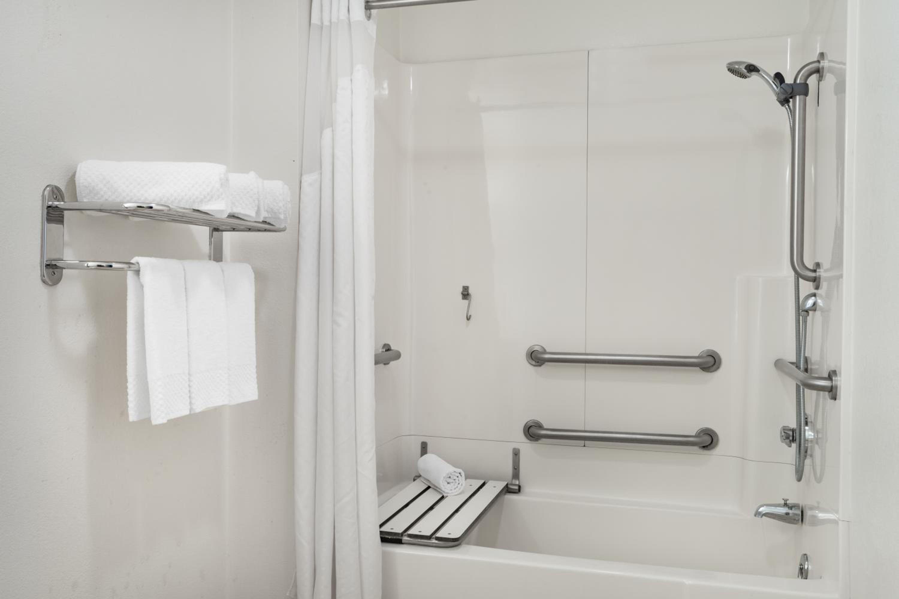 King Room - Disability Access photo 2