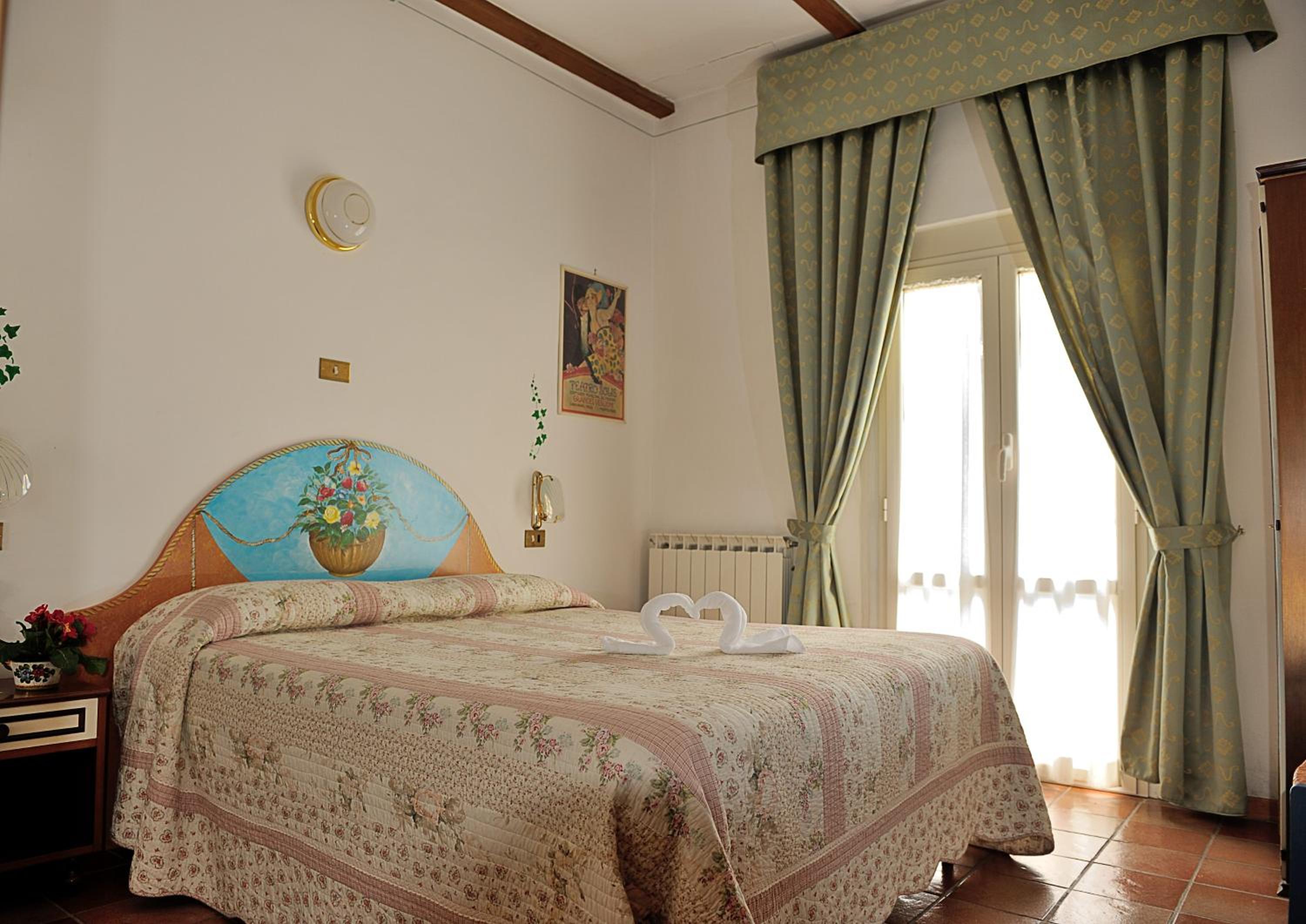 Double or Twin Room - Photo 10
