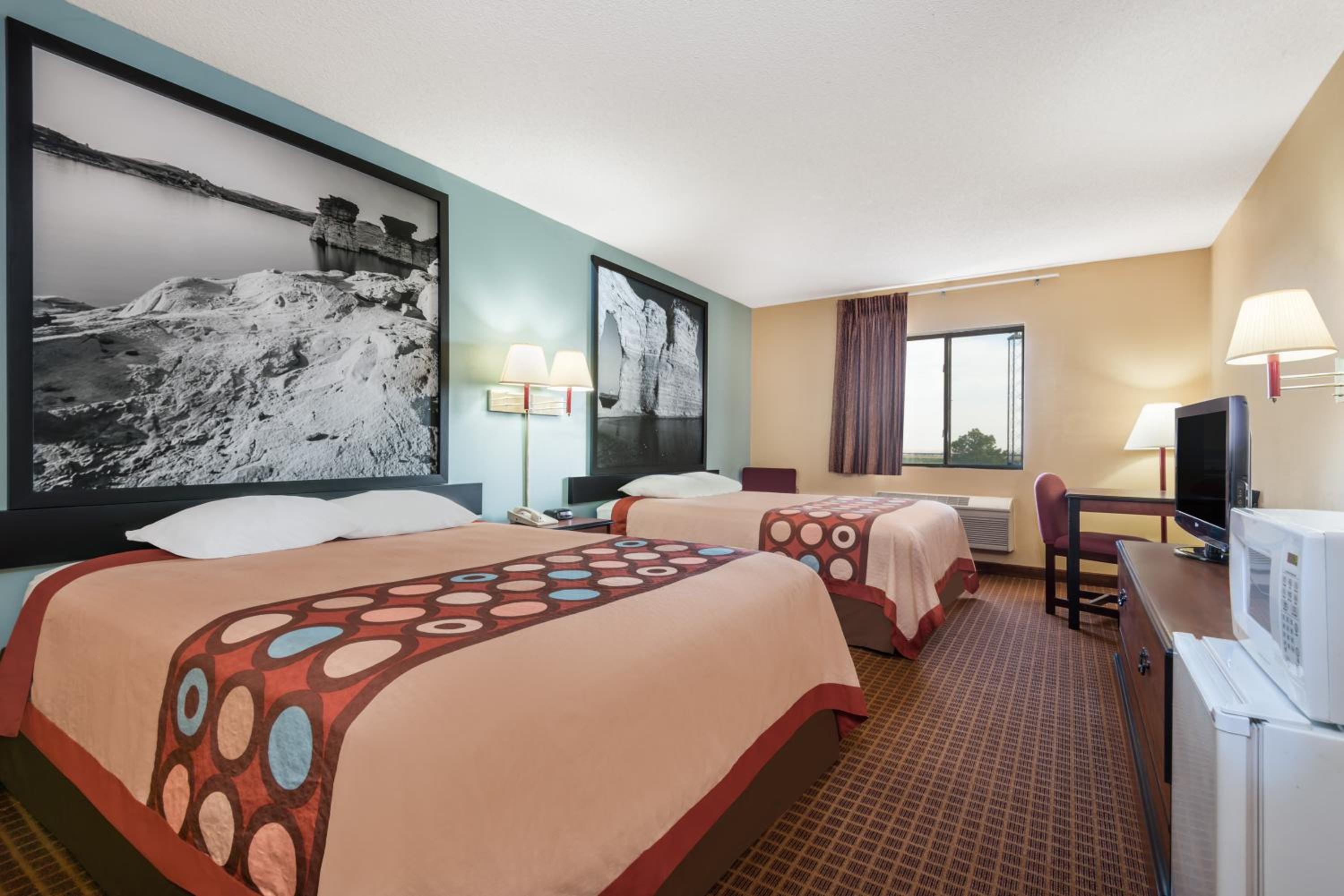 Studio Suite with Two Queen Beds - Non-Smoking - Photo 6