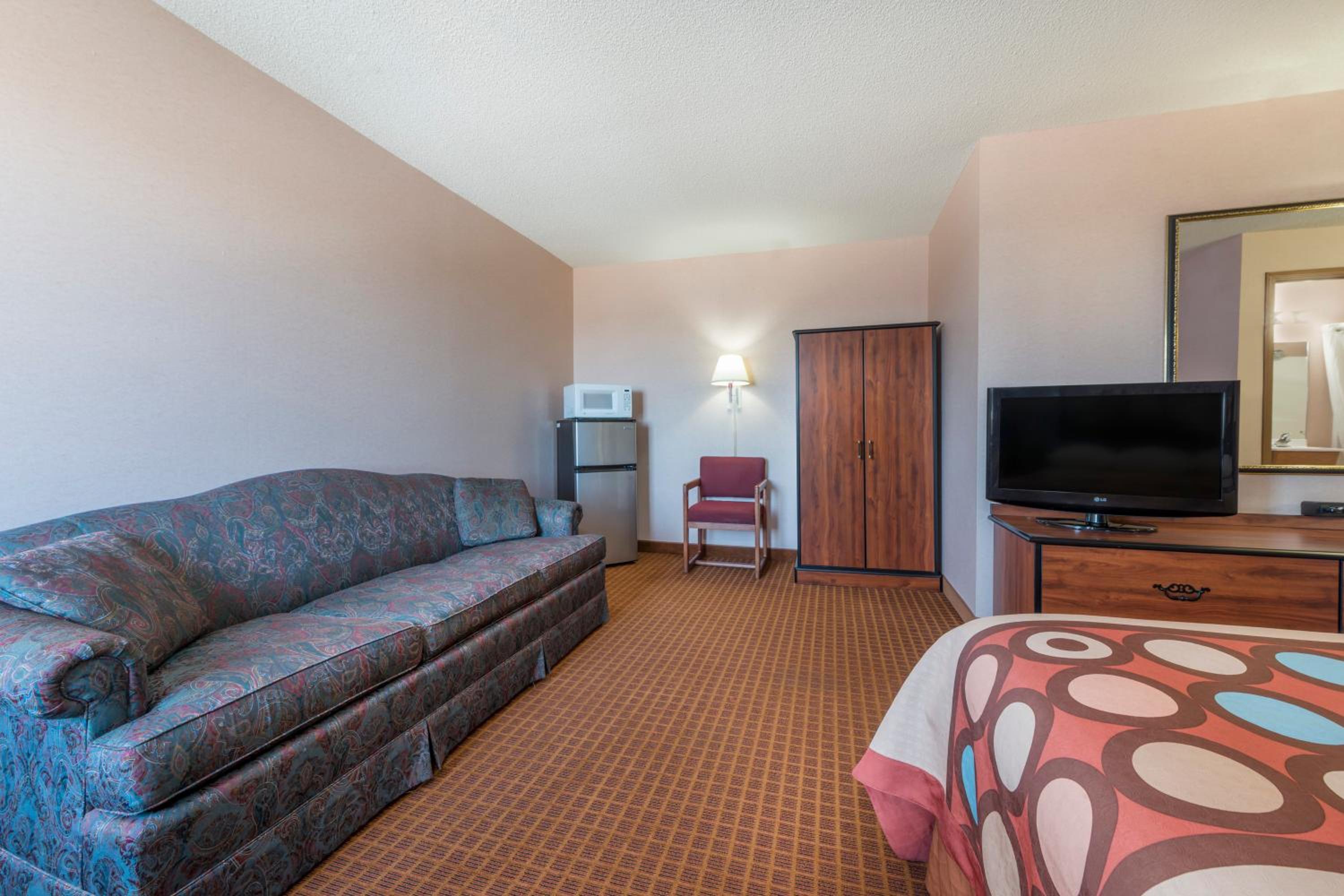 King Studio Suite - Non-Smoking - Photo 2
