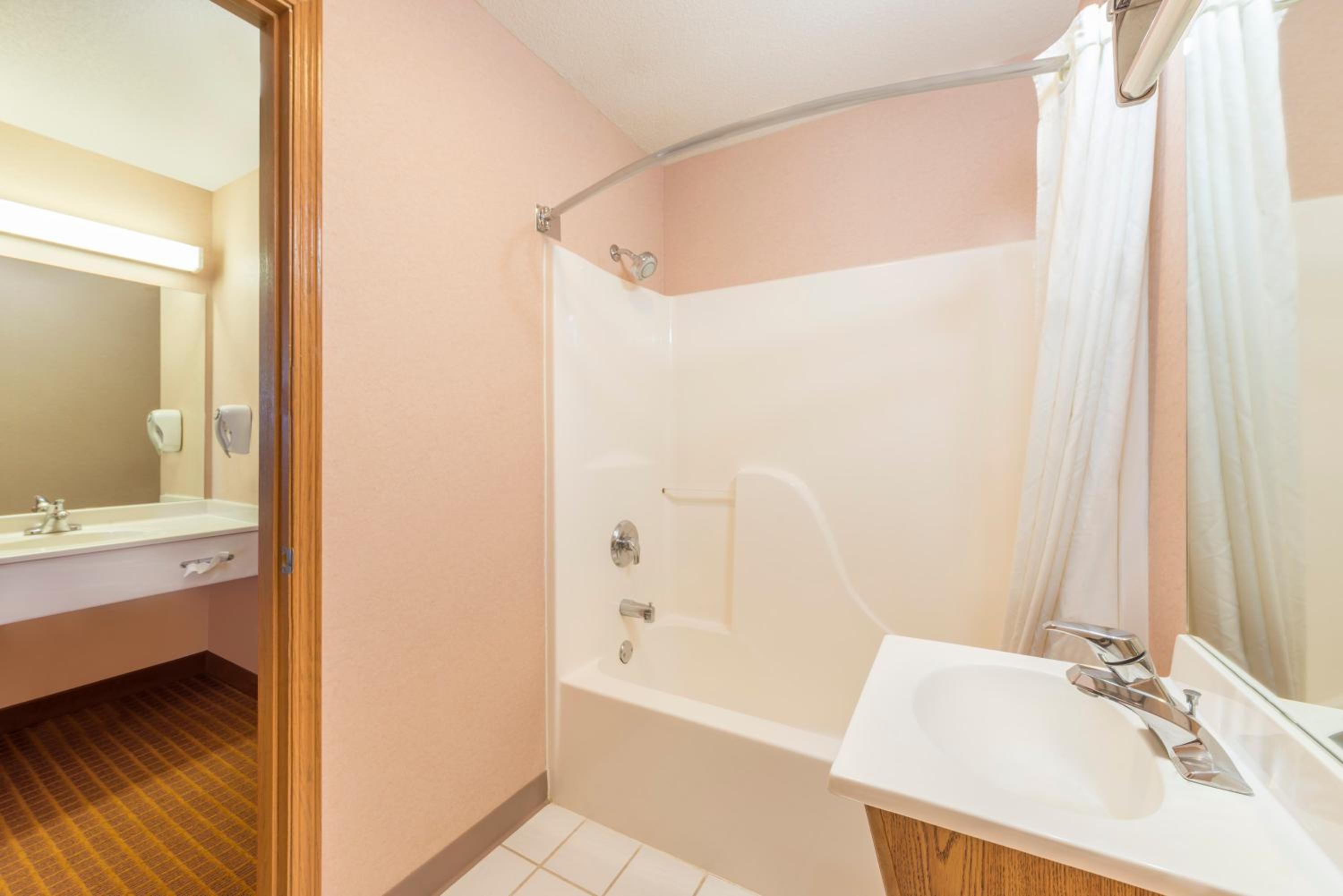 Studio Suite with Two Queen Beds - Non-Smoking - Photo 2