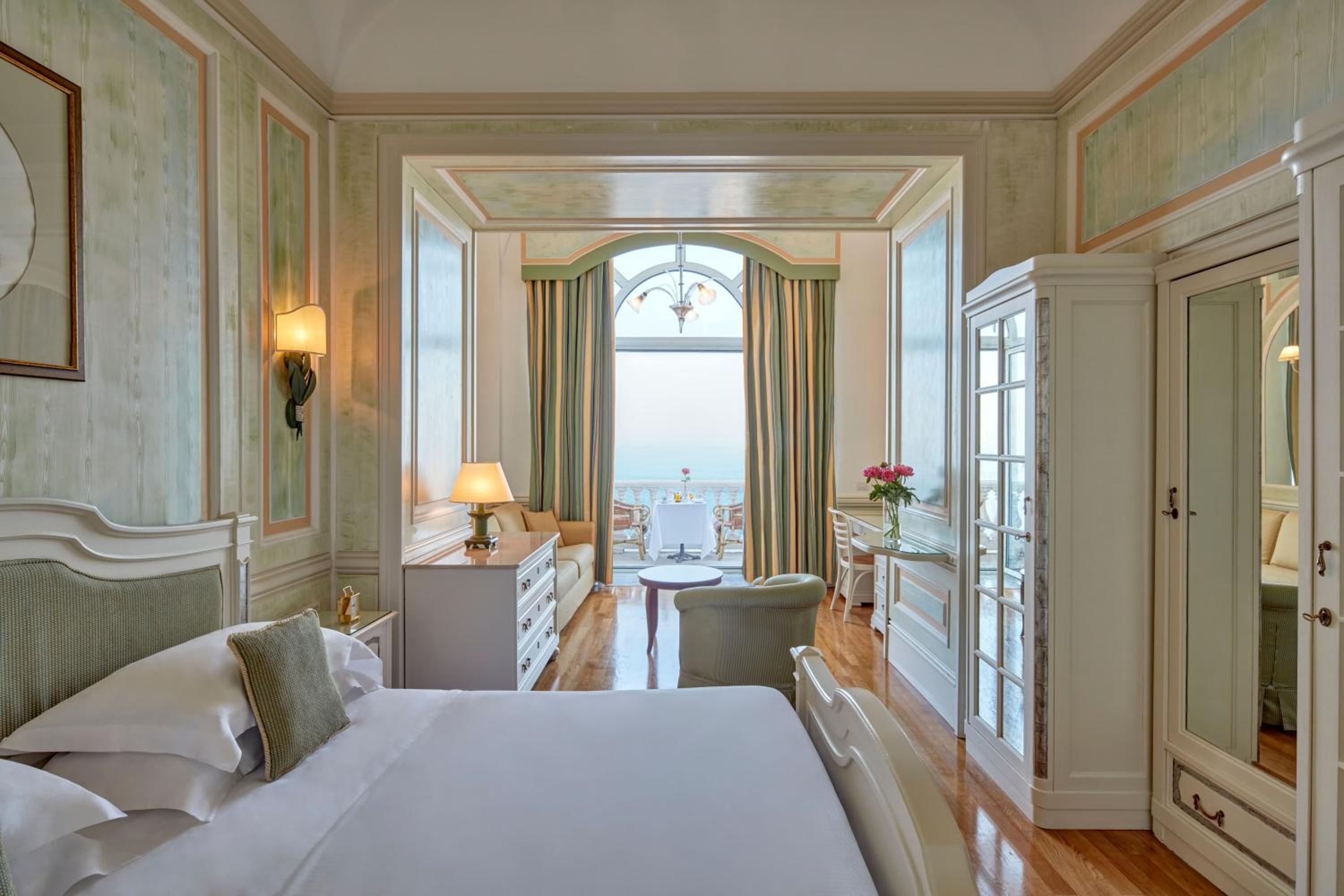 Deluxe Double Room with Sea View - Photo 3