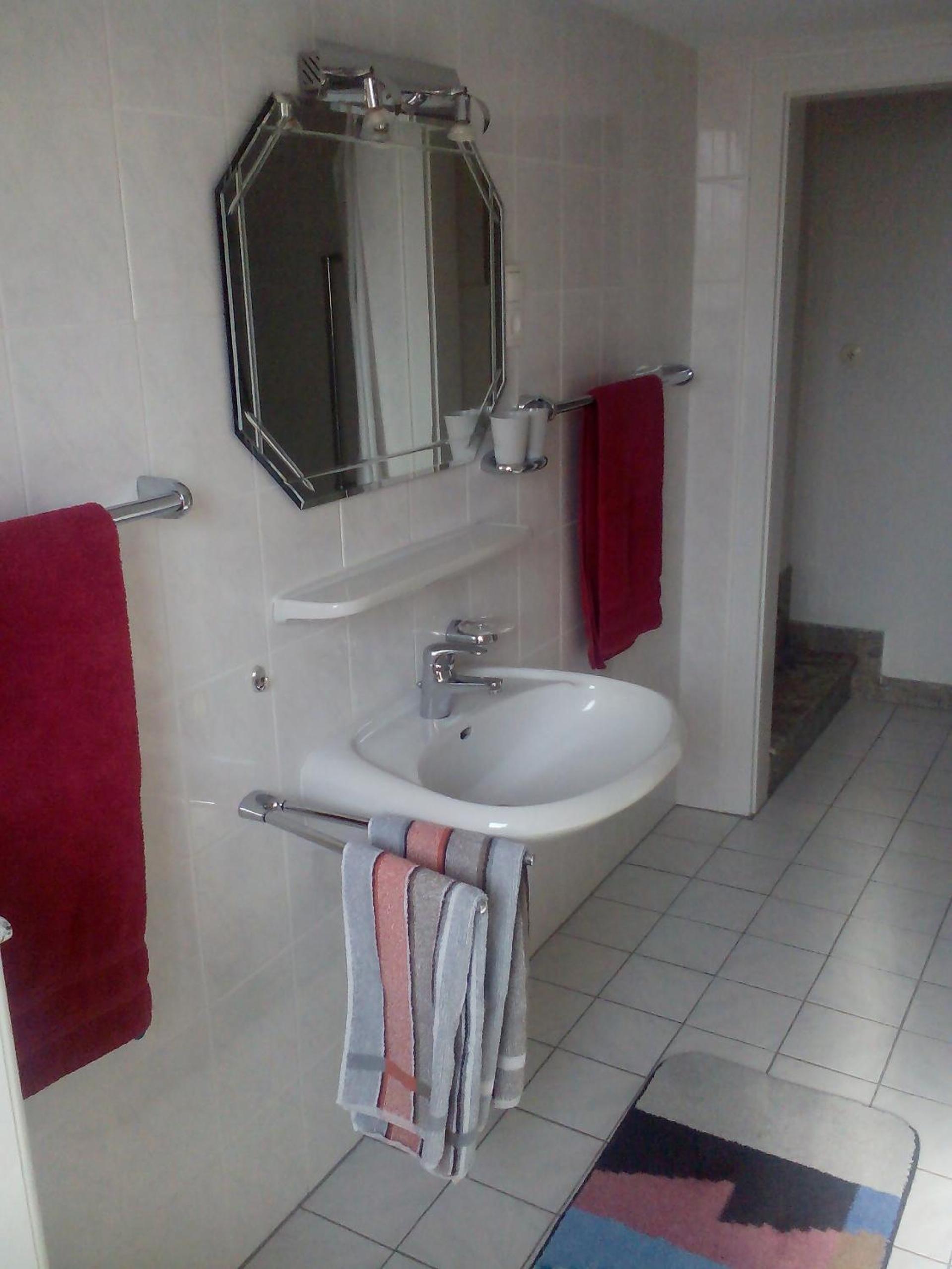Single Room with Shared Bathroom photo 2
