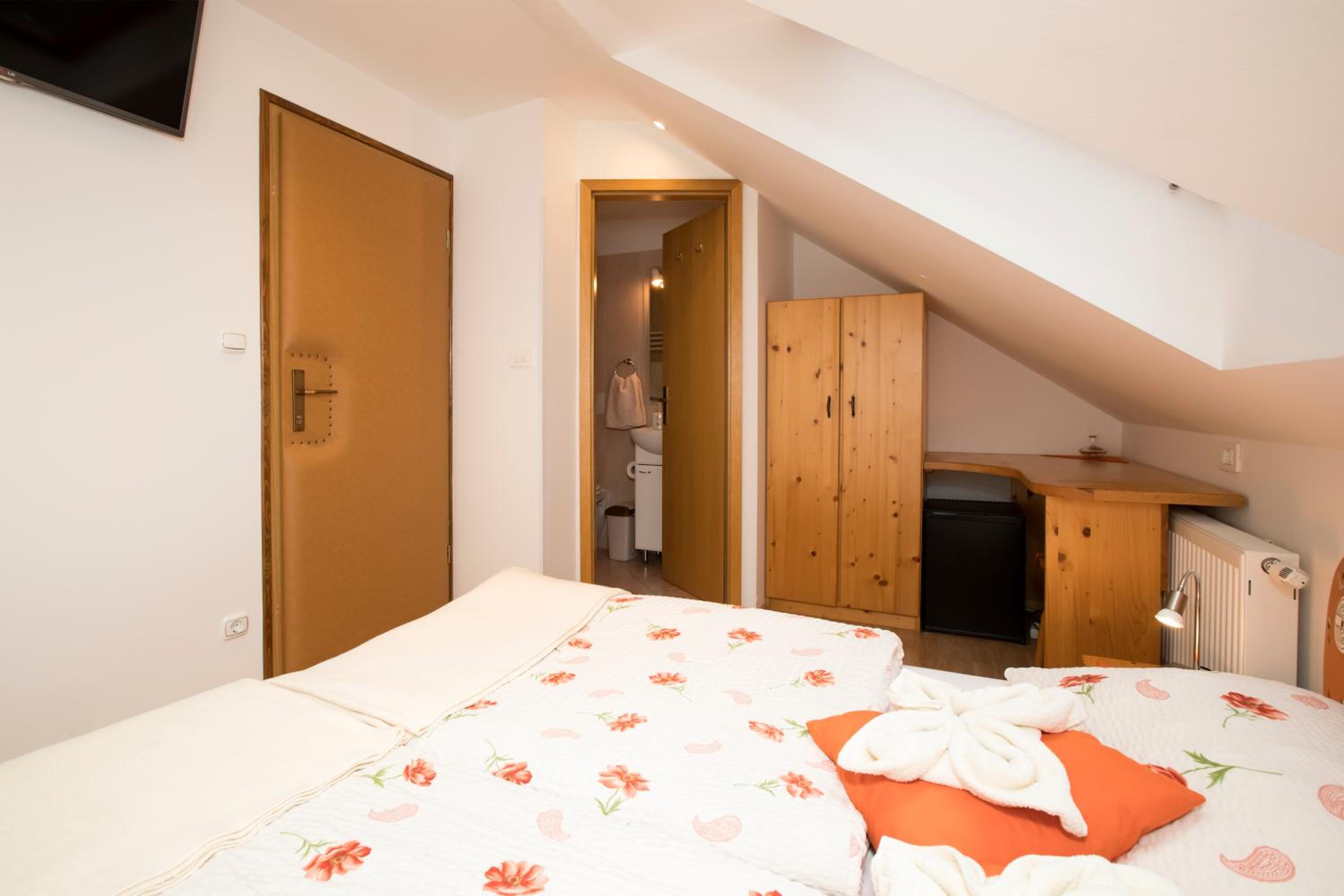 Small Double Room photo 1