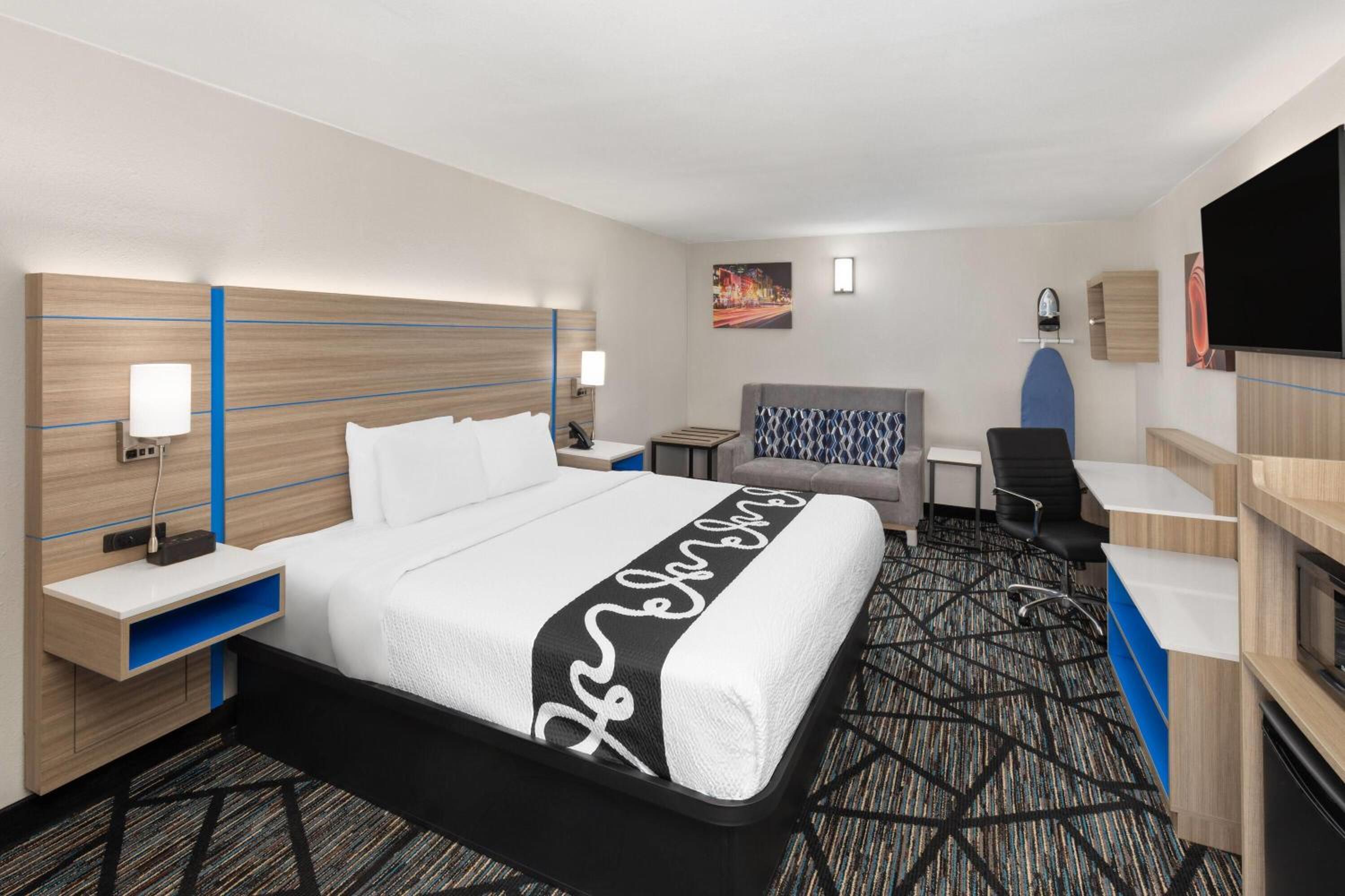 King Room - Non-Smoking - Photo 1