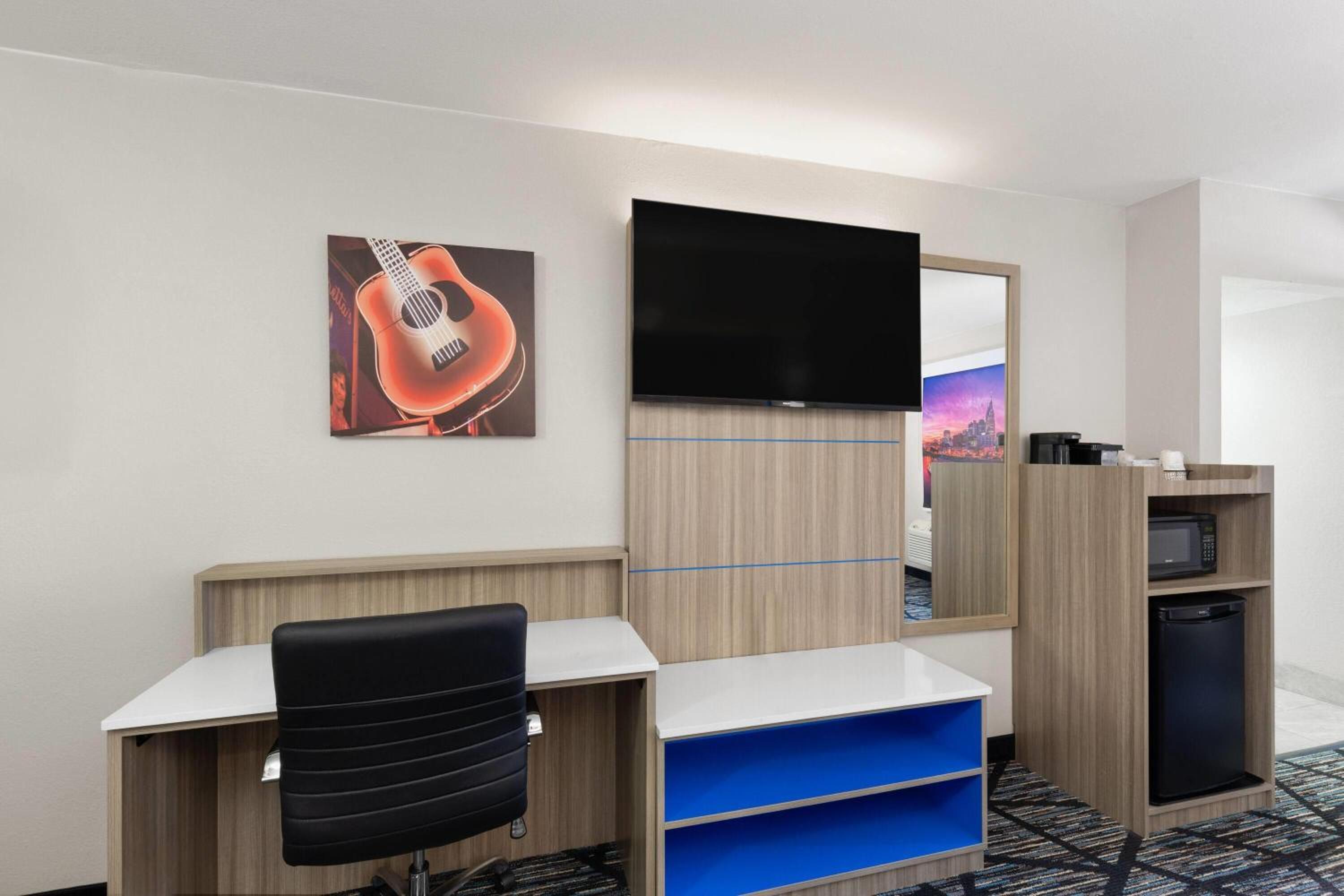 King Room - Non-Smoking - Photo 2