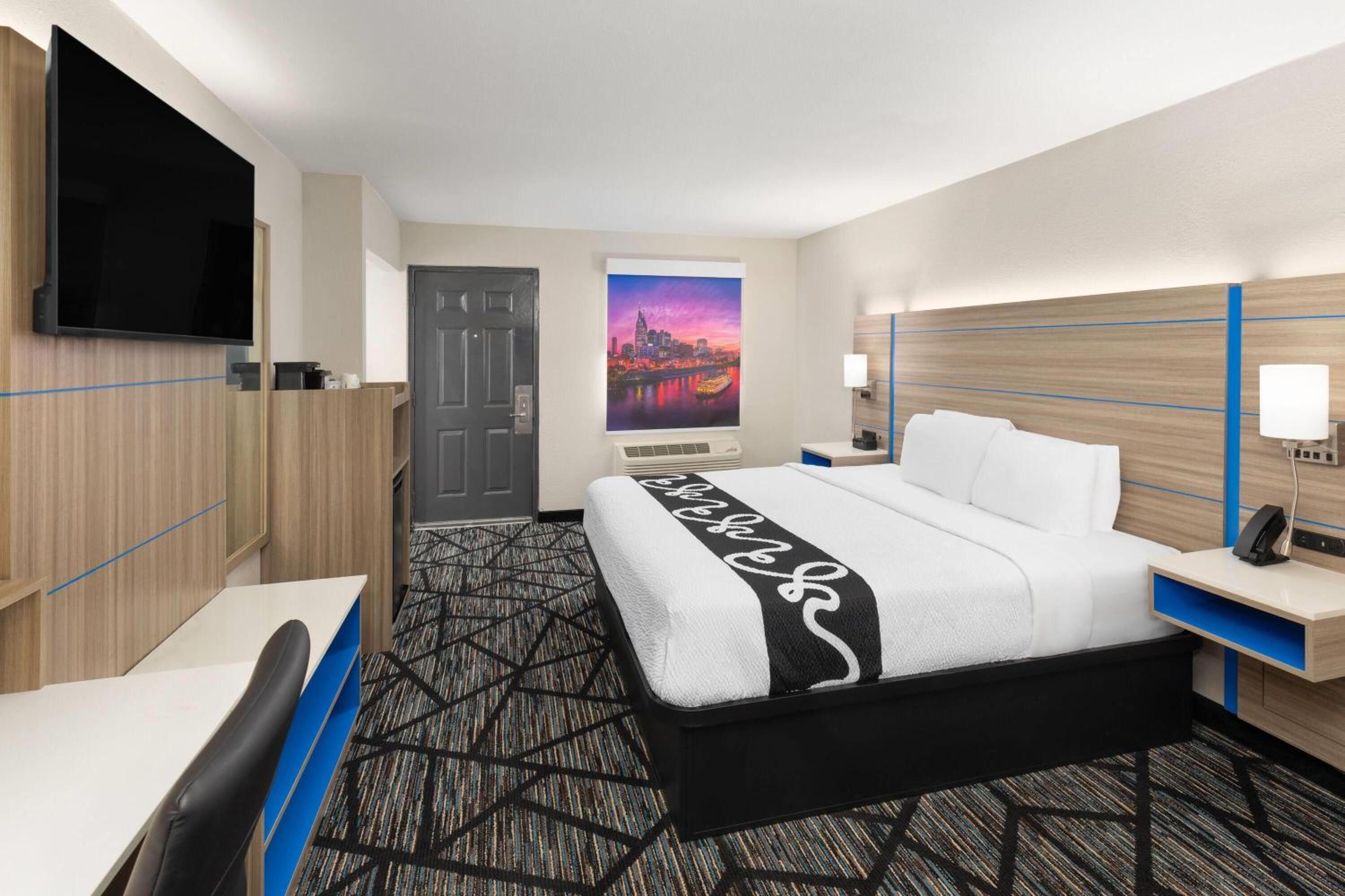 King Room - Non-Smoking - Photo 3