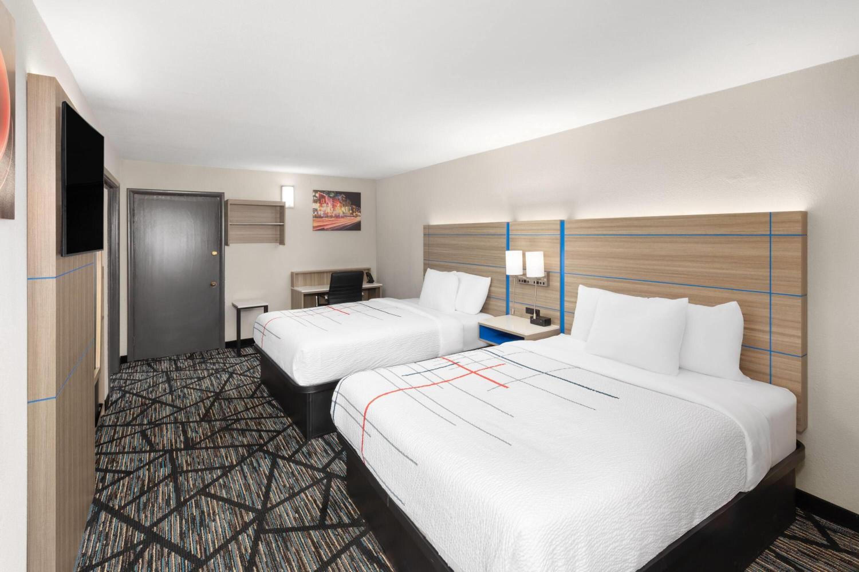 Queen Room with Two Queen Beds and Bath Tub with Grab Bars - Mobility Accessible/Non-Smoking - Photo 1