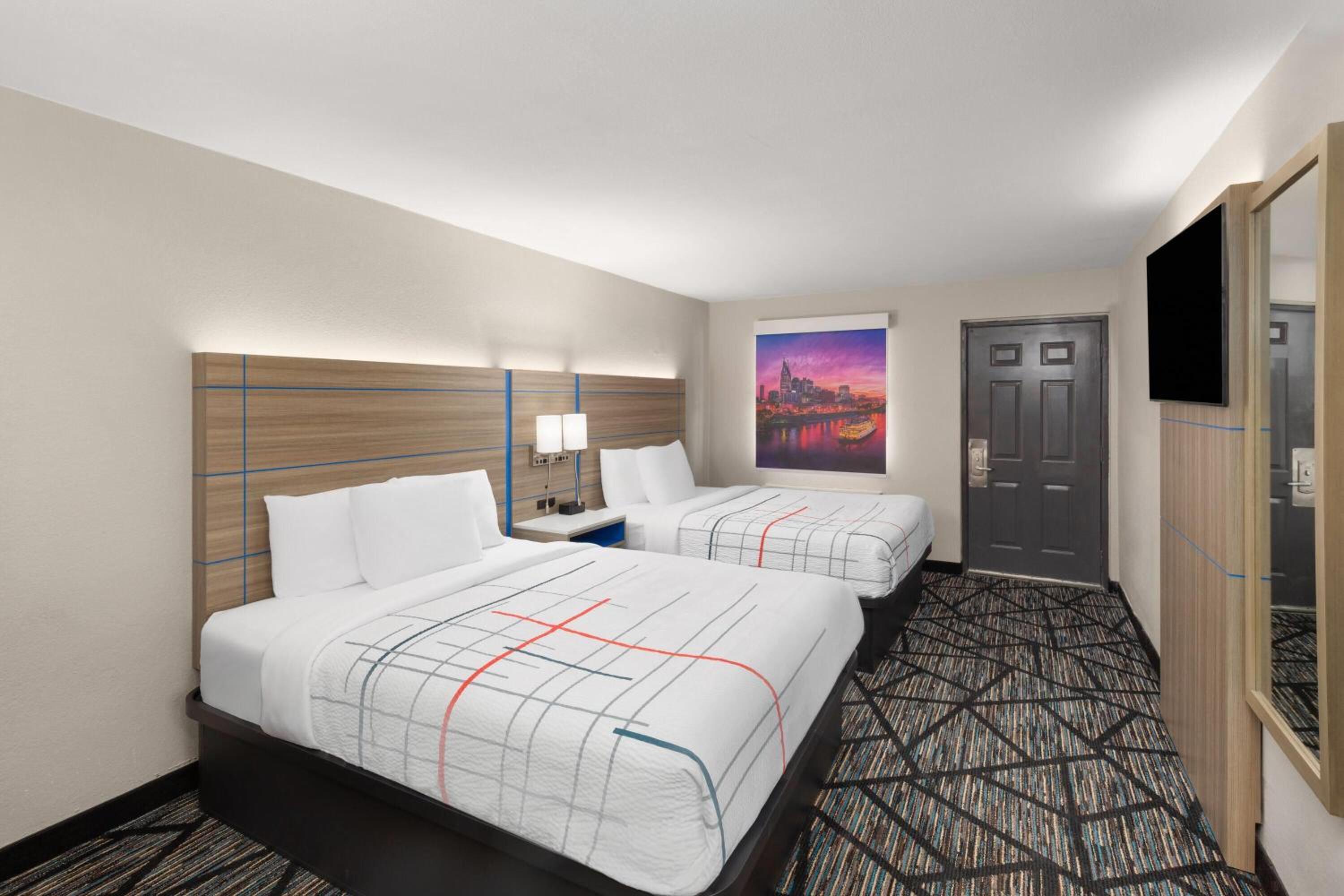 Queen Room with Two Queen Beds and Bath Tub with Grab Bars - Mobility Accessible/Non-Smoking - Photo 5