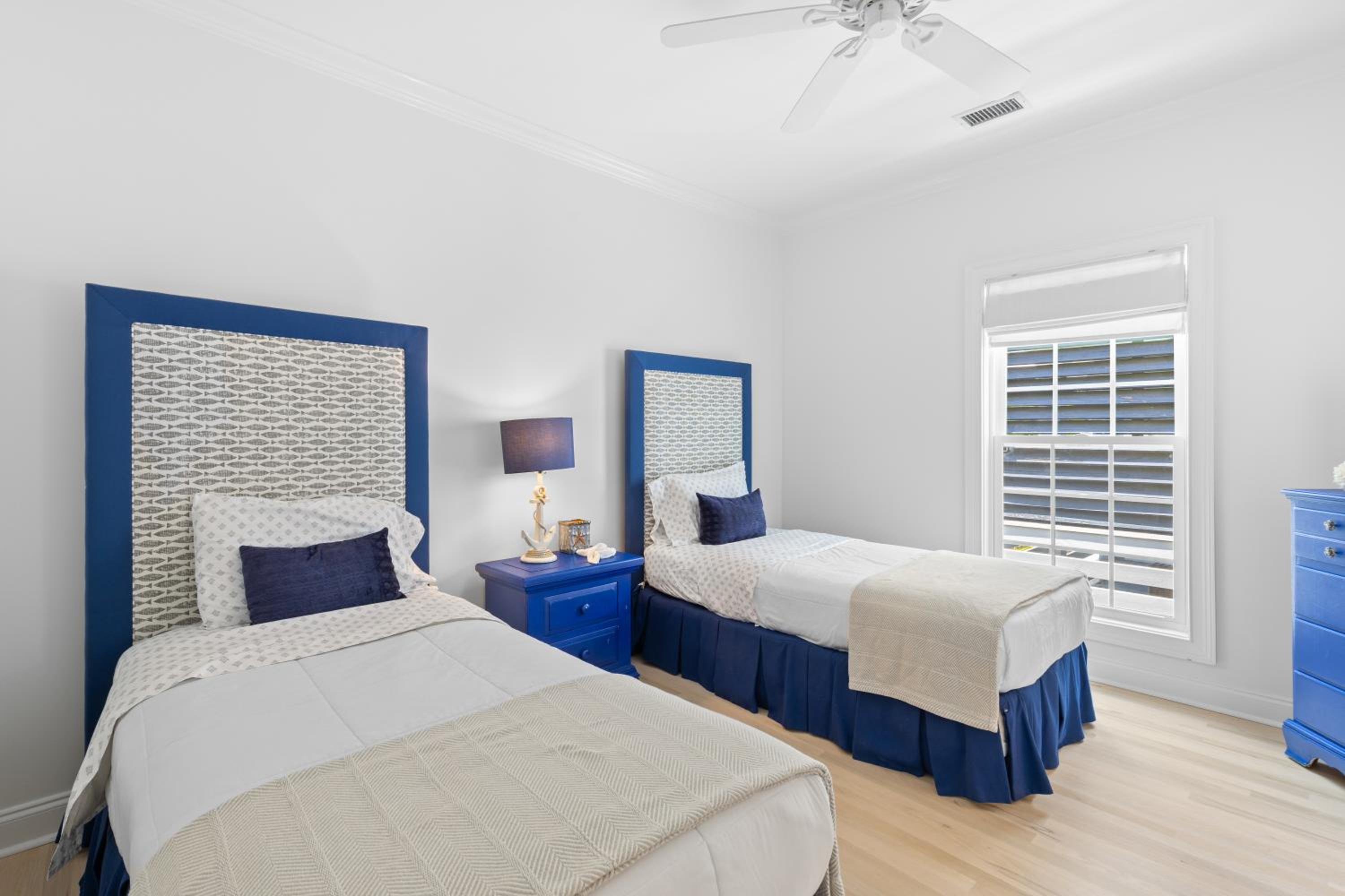 Six-Bedroom House photo 1