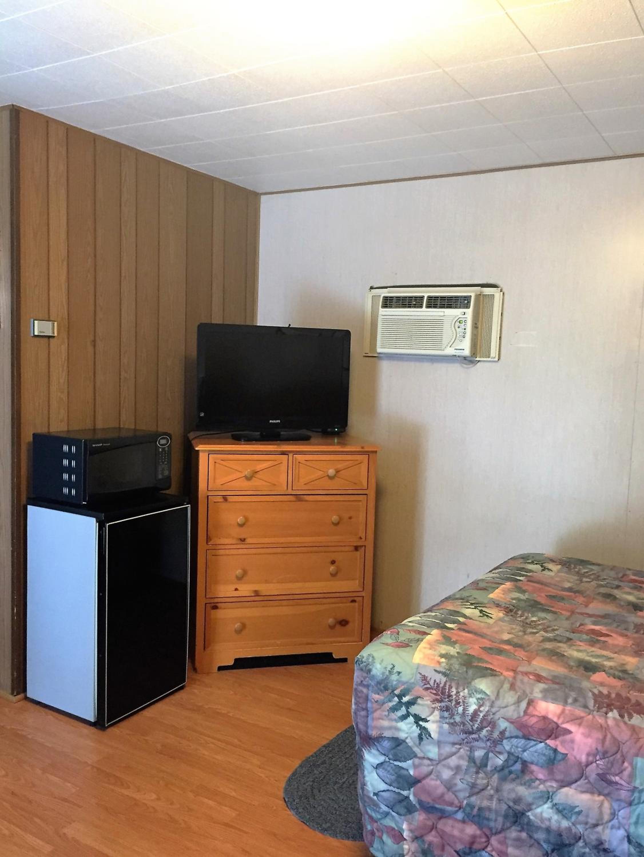 Queen Cabin Duplex - Pet Friendly photo 3
