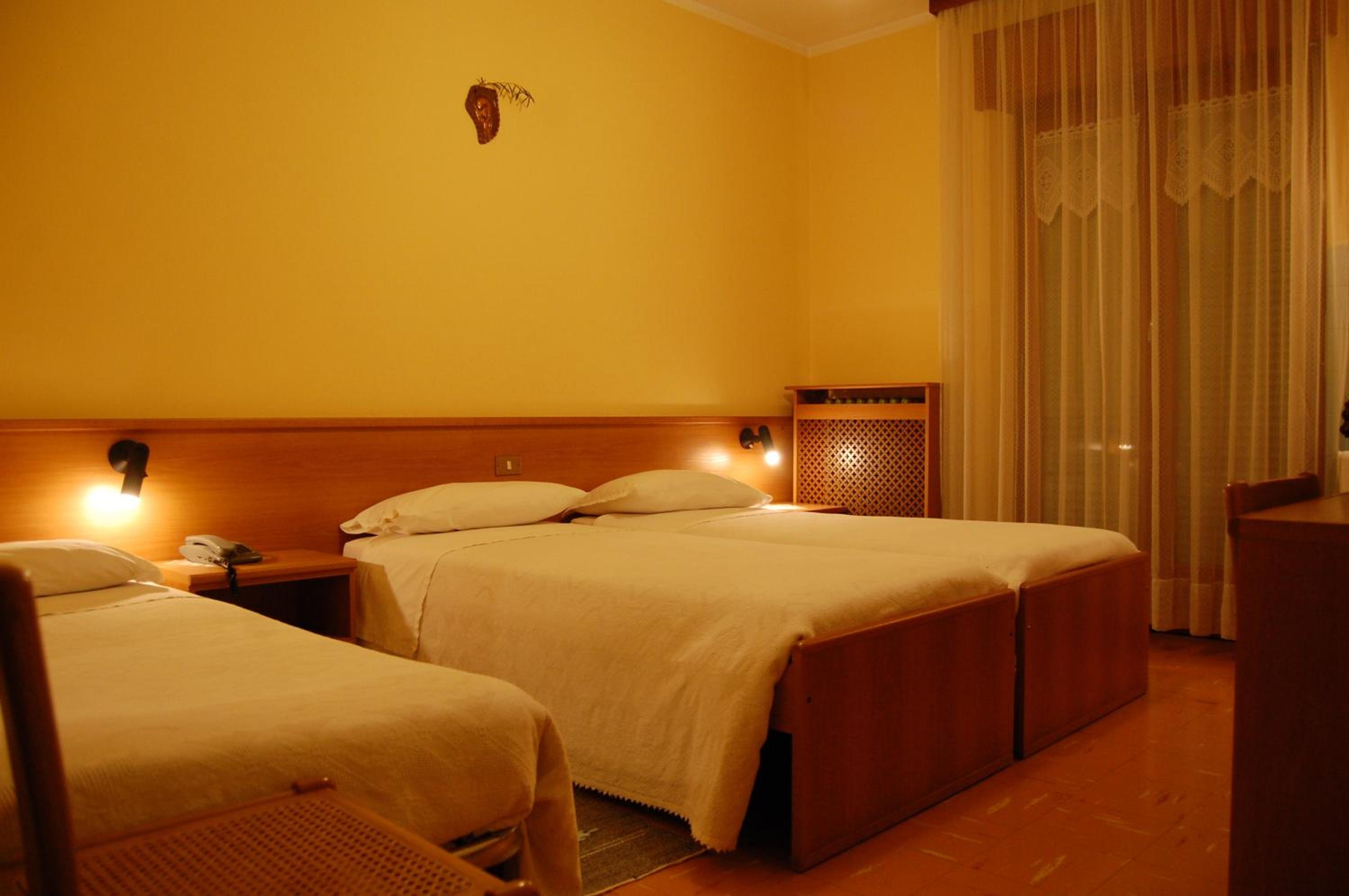 Two Connecting Rooms photo 2