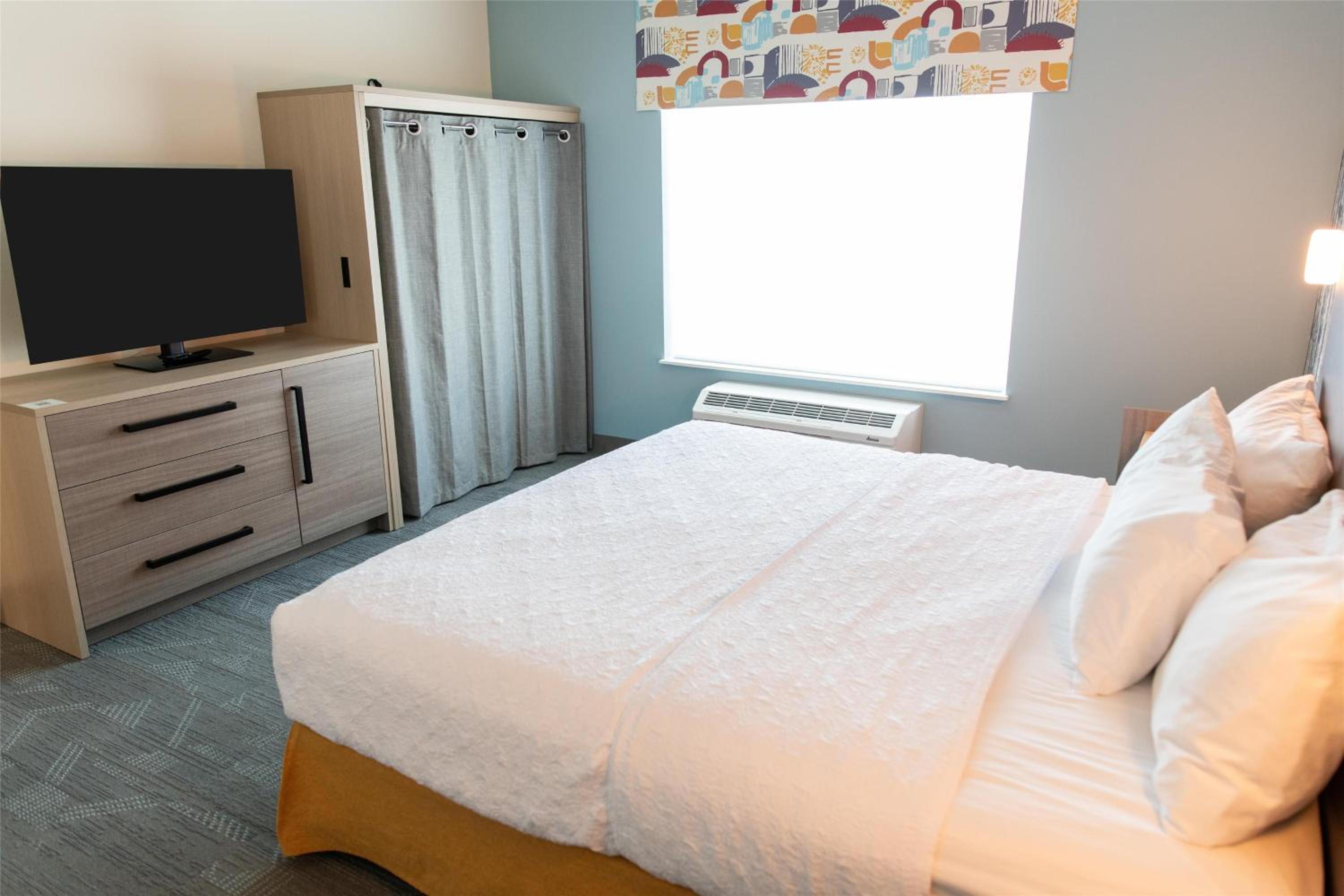 One-Bedroom King Suite photo 1