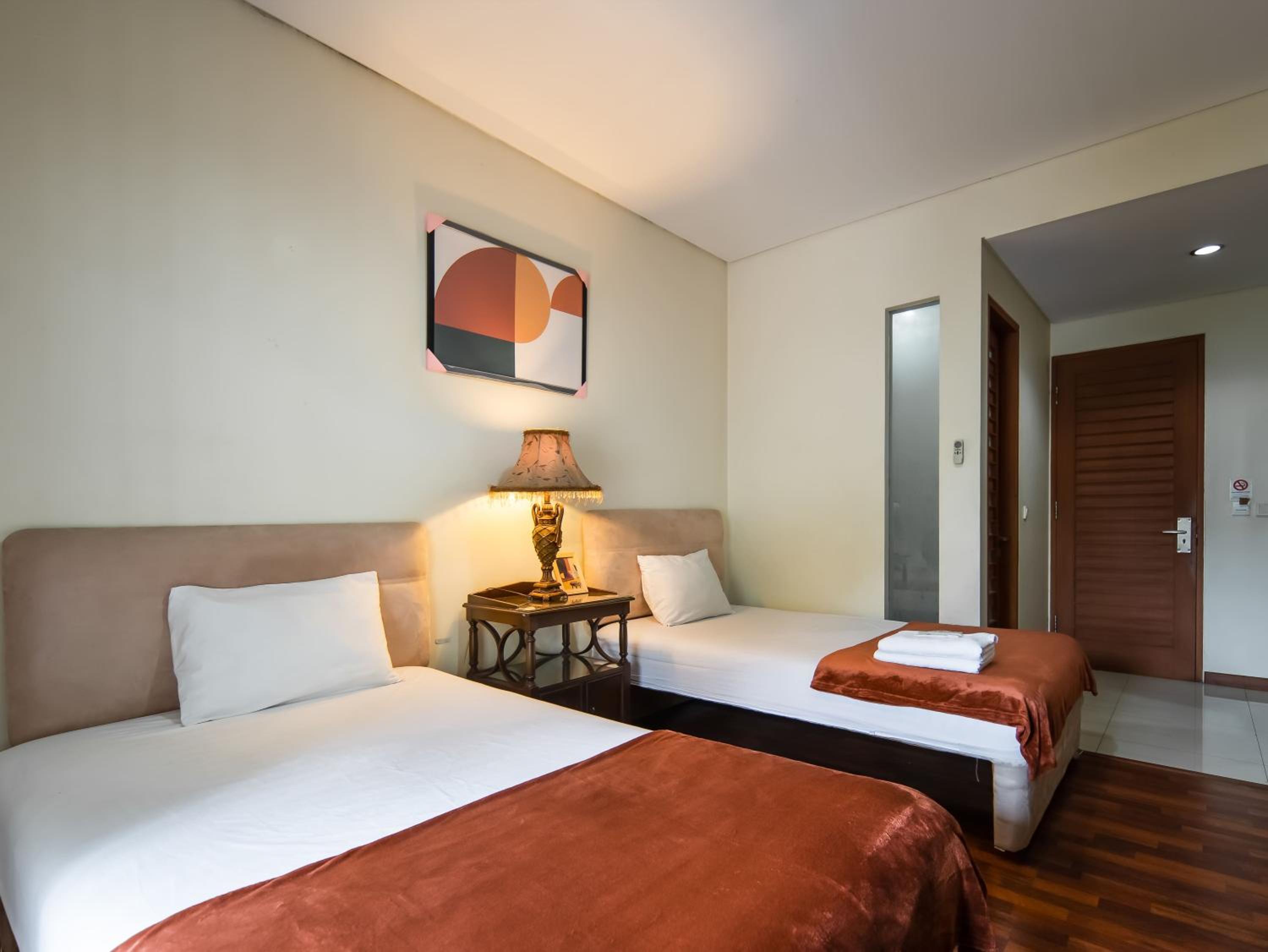 Premium Twin Room - Photo 3