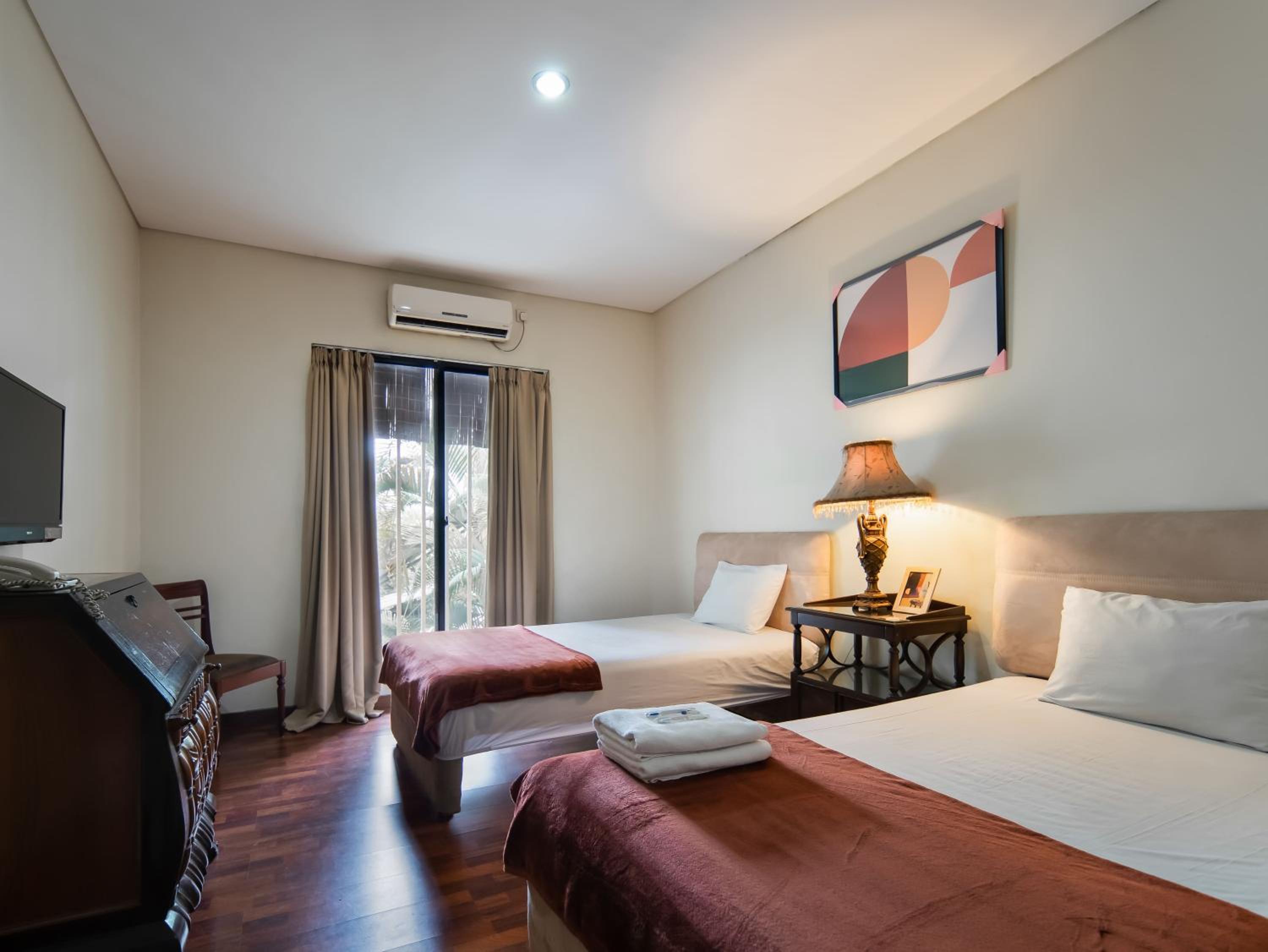 Premium Twin Room - Photo 2