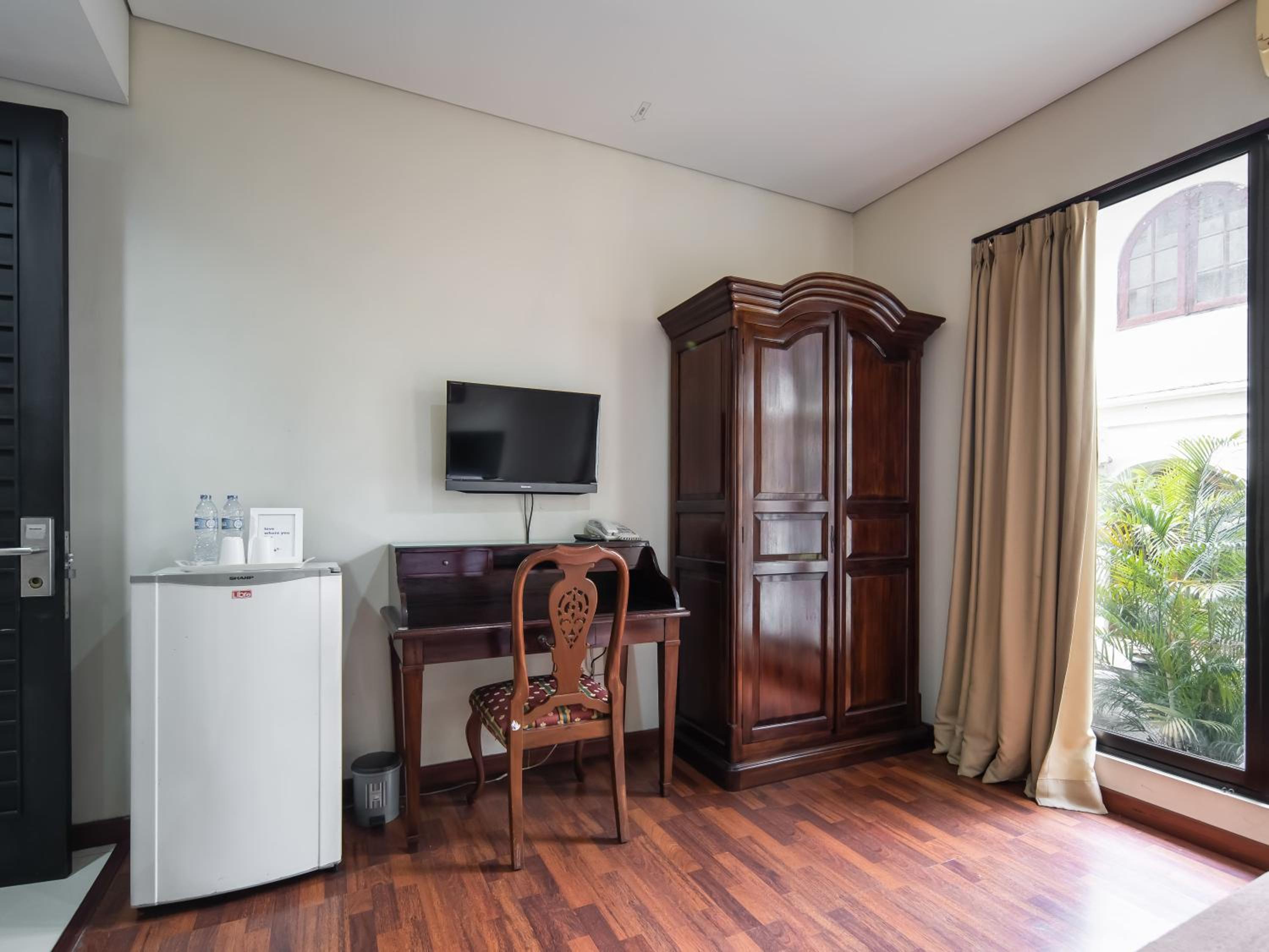 Premium King Room - Photo 3