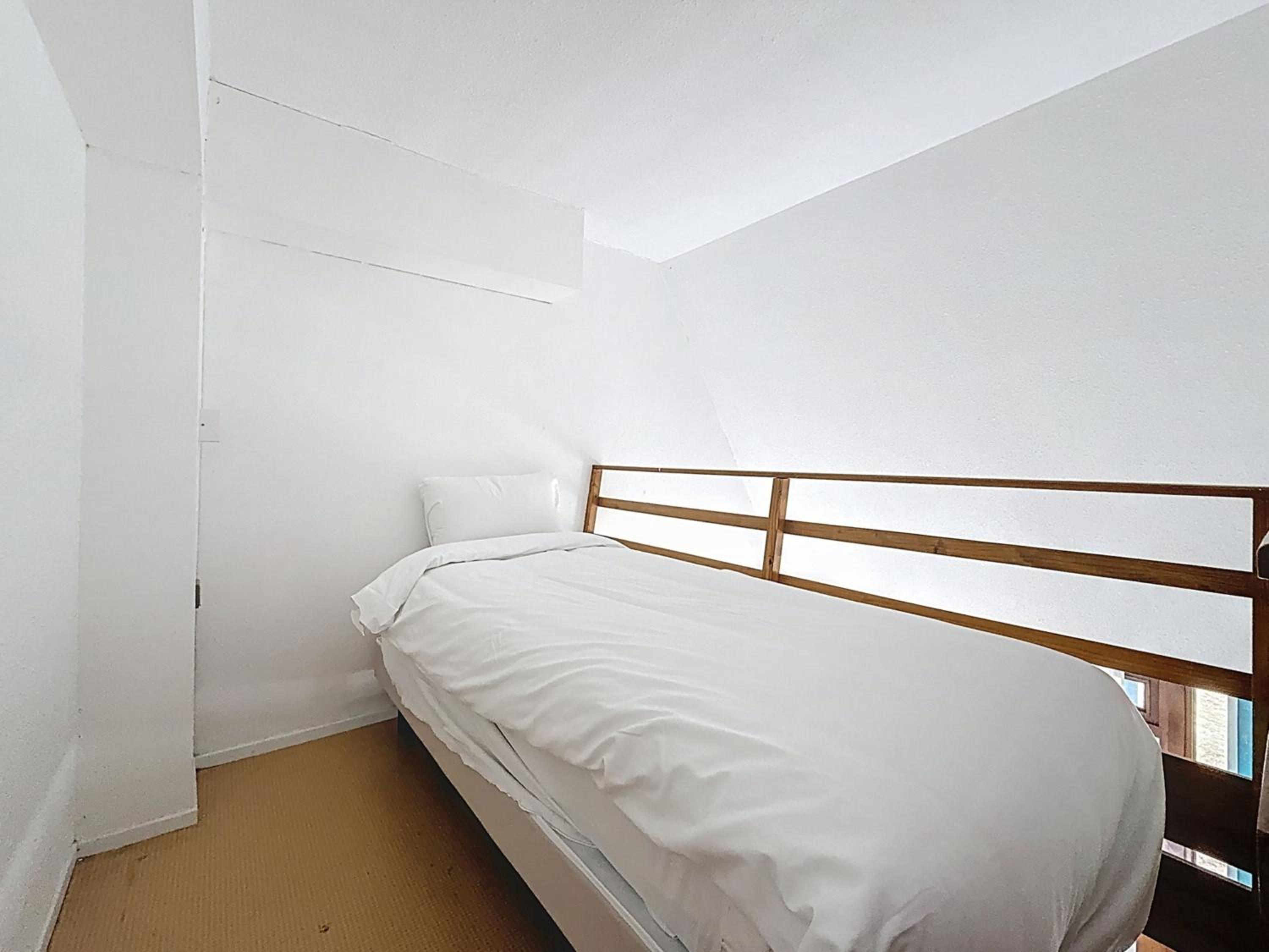 Quadruple Room - 1 Double Bed 2 Single Beds In Mezzanine photo 2