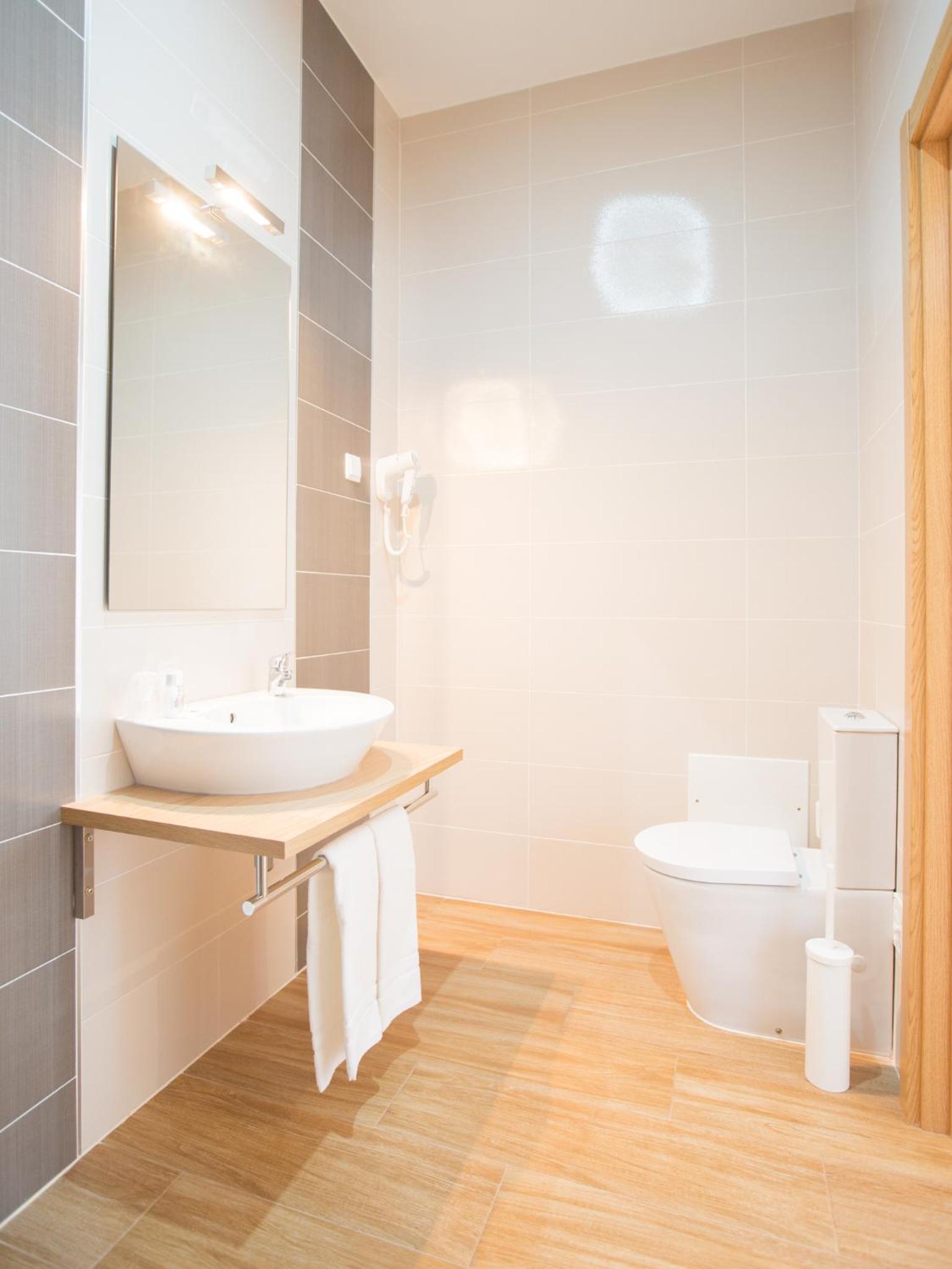 Double Room - Disability Access - Photo 4