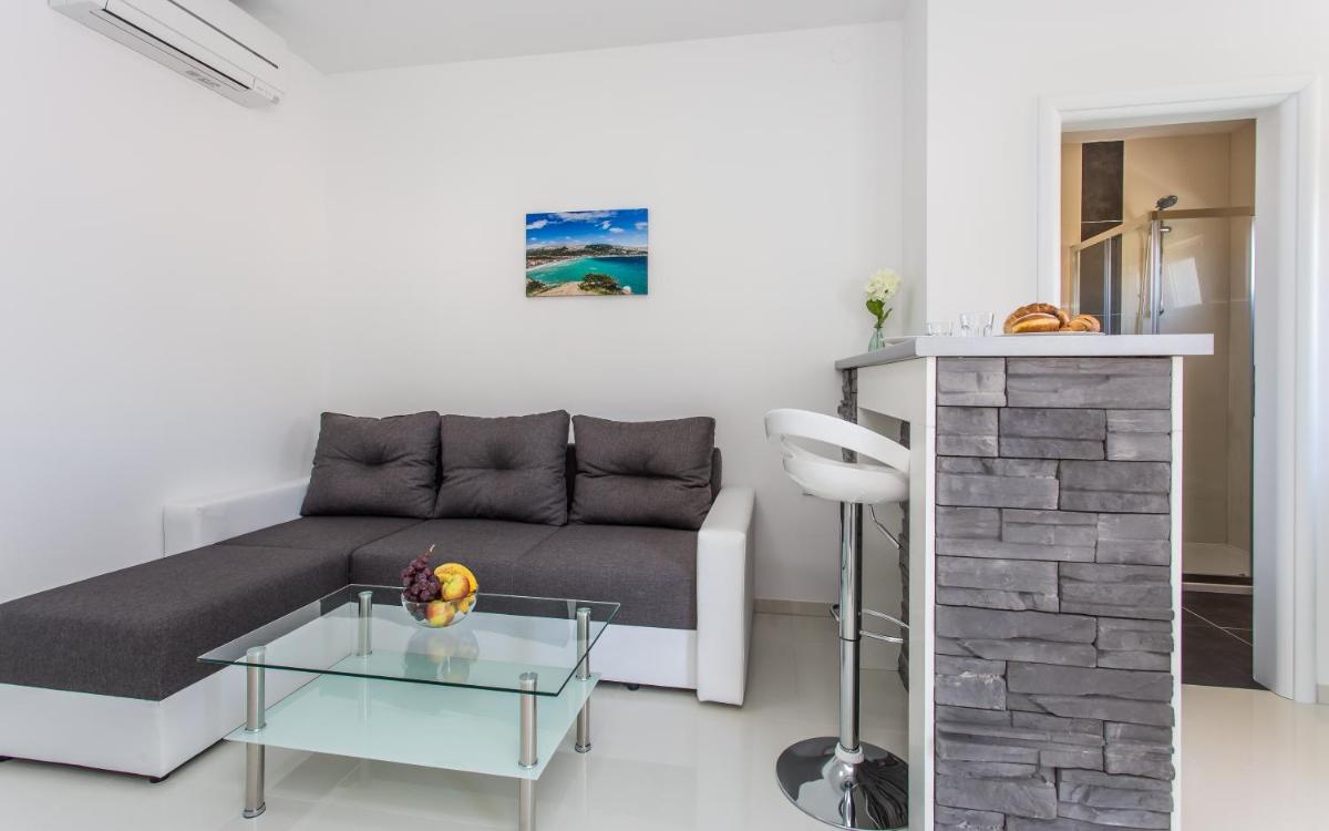 Apartment with Balcony photo 1