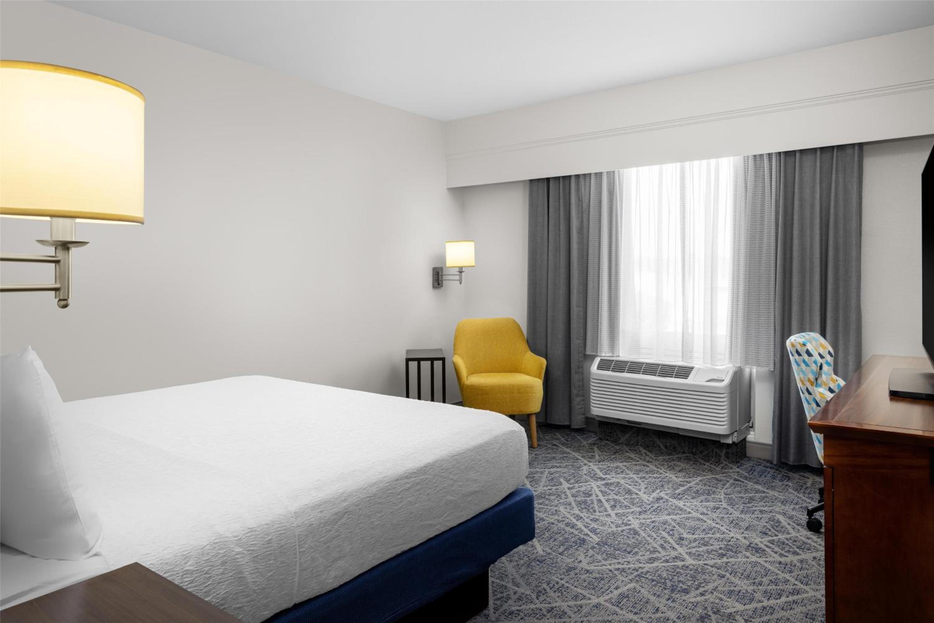 King Room - Non-Smoking photo 2