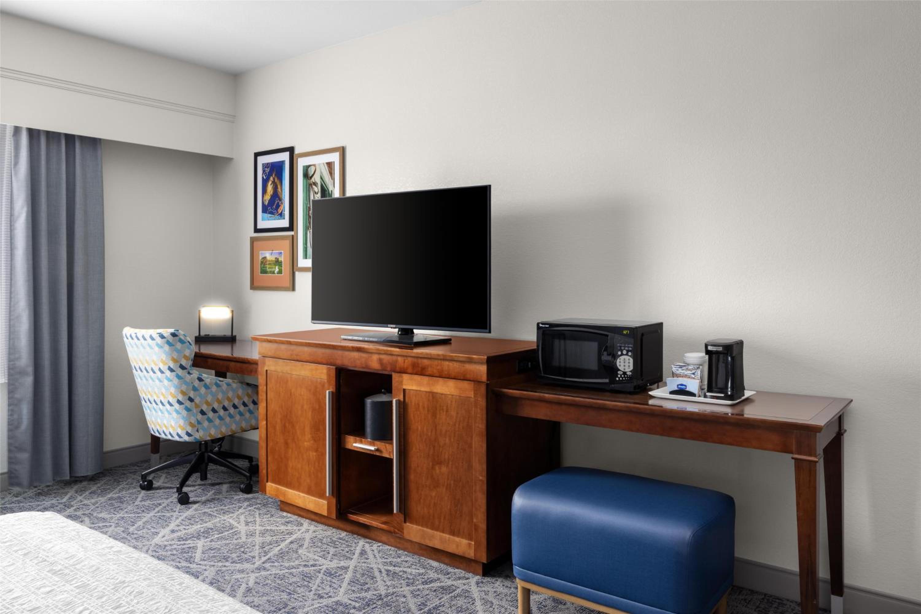 King Room with Accessible Tub - Mobility and Hearing Access/Non-Smoking