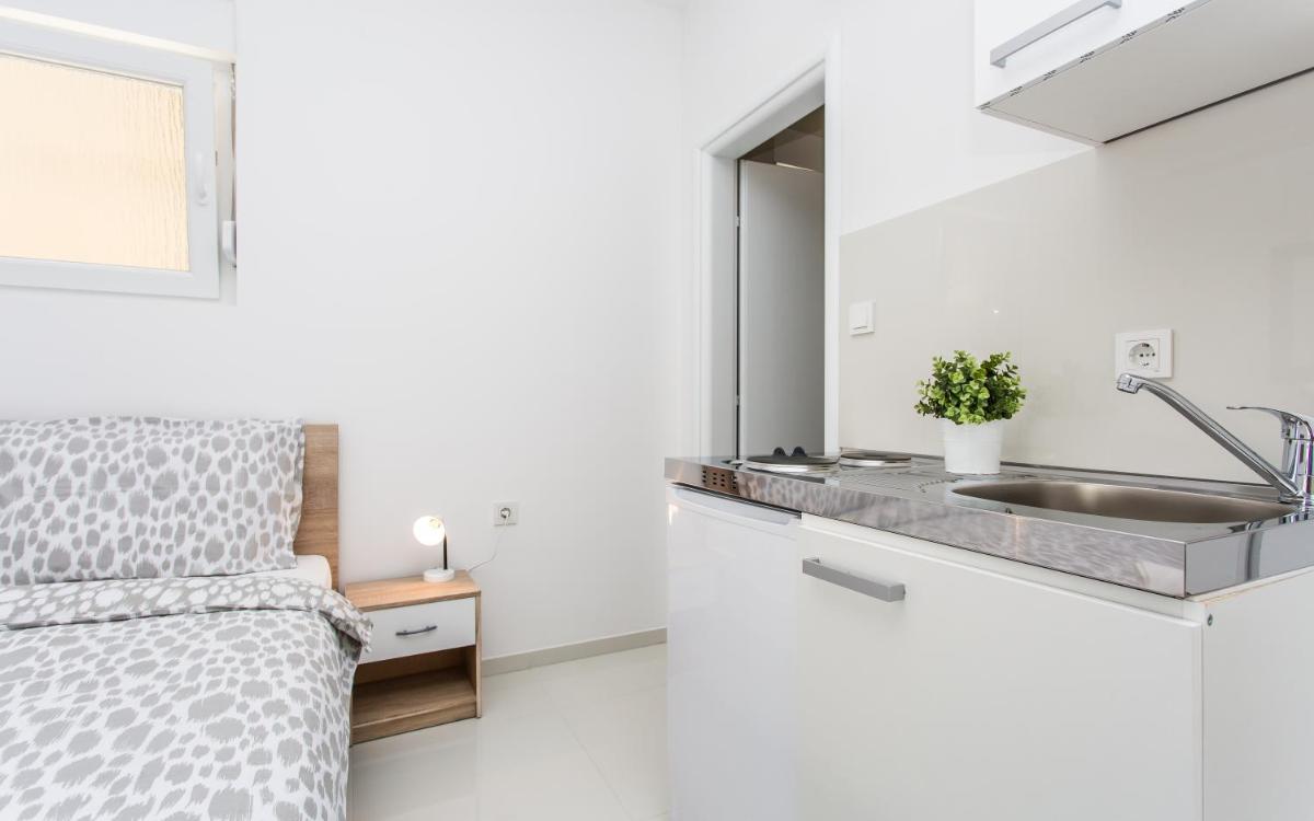 Deluxe Studio with Terrace photo 2