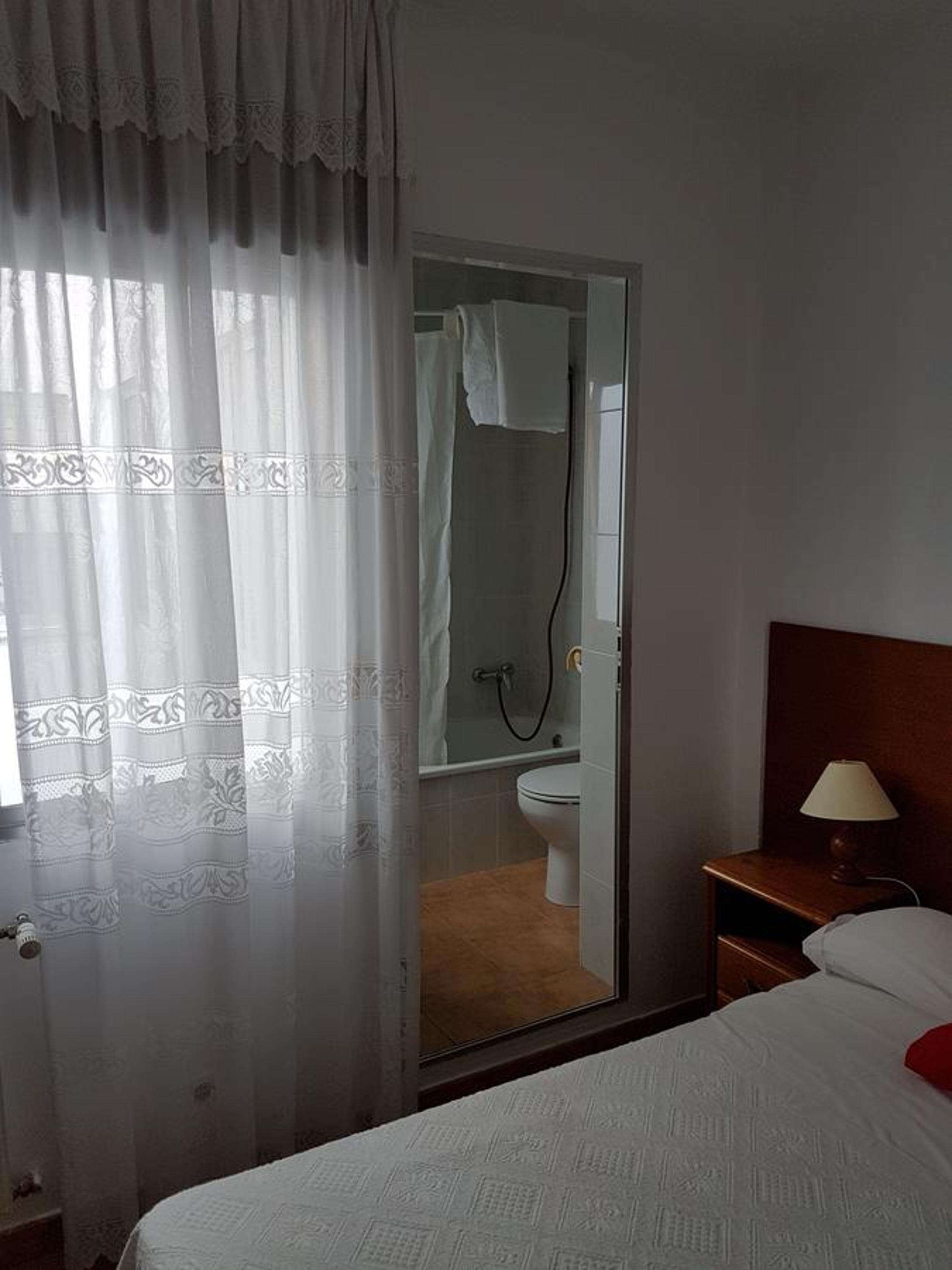 Small Single Room photo 2