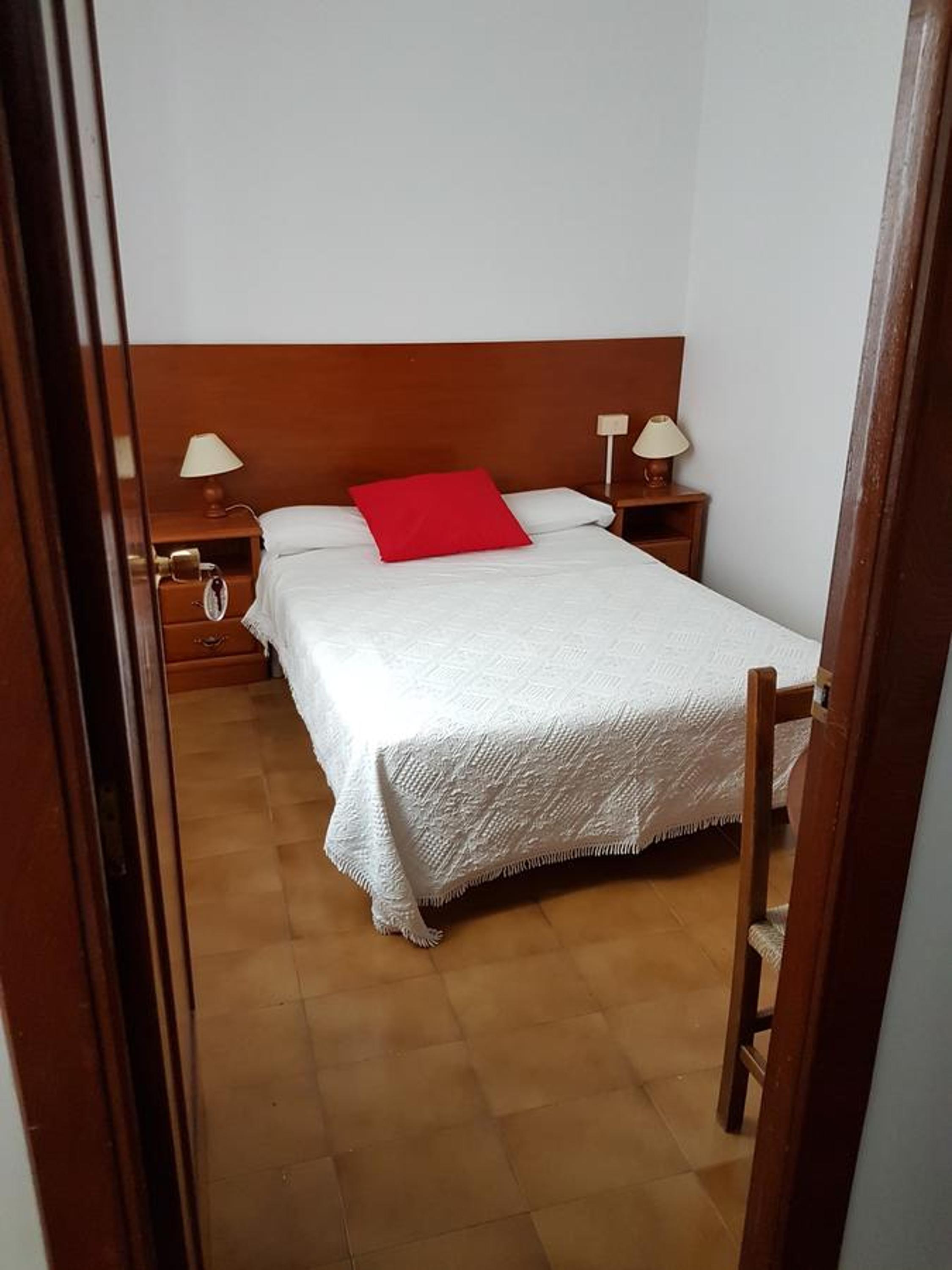 Small Single Room photo 2