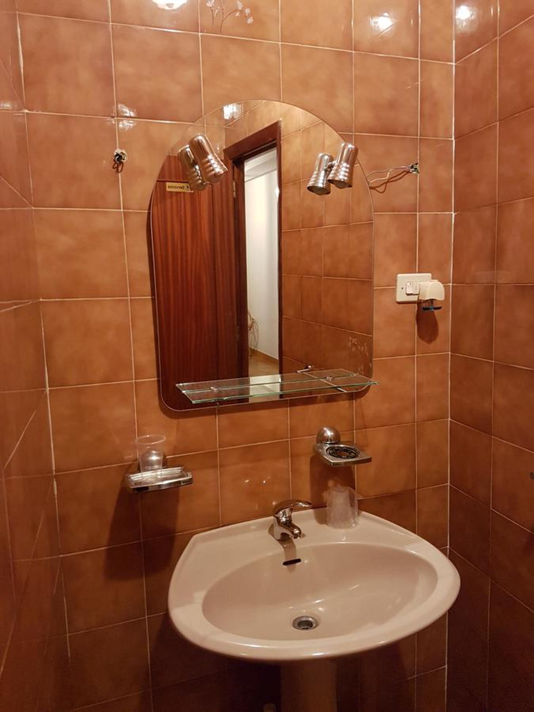 Single Room with Shared Toilet photo 2