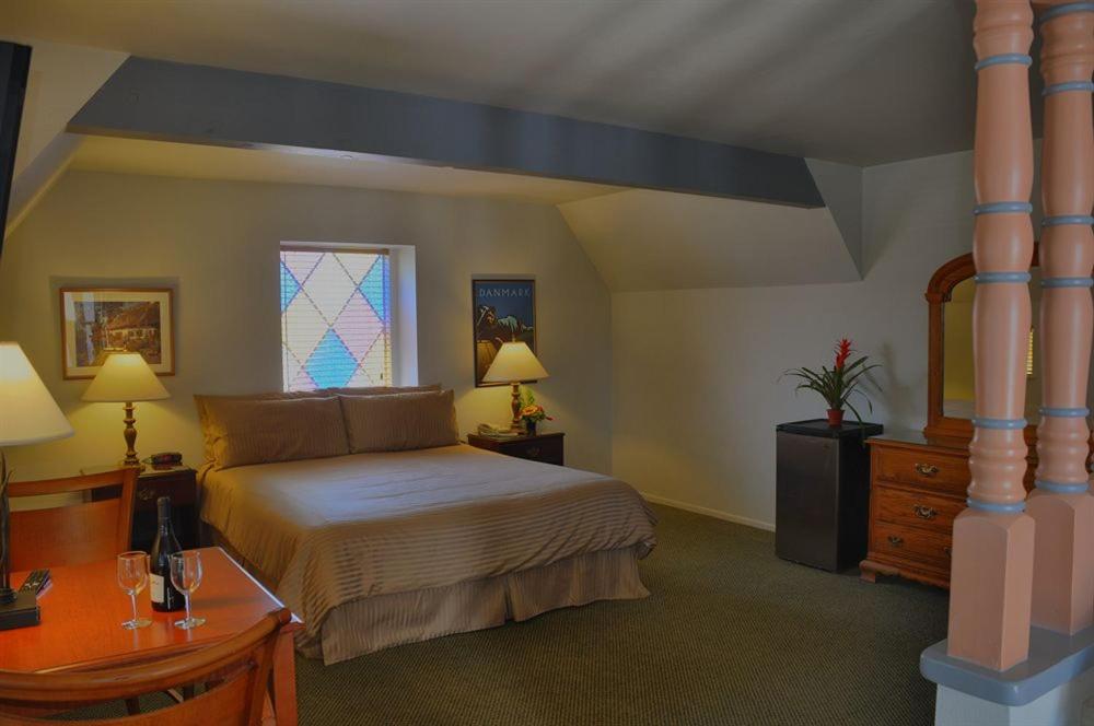 Standard King Room photo 3