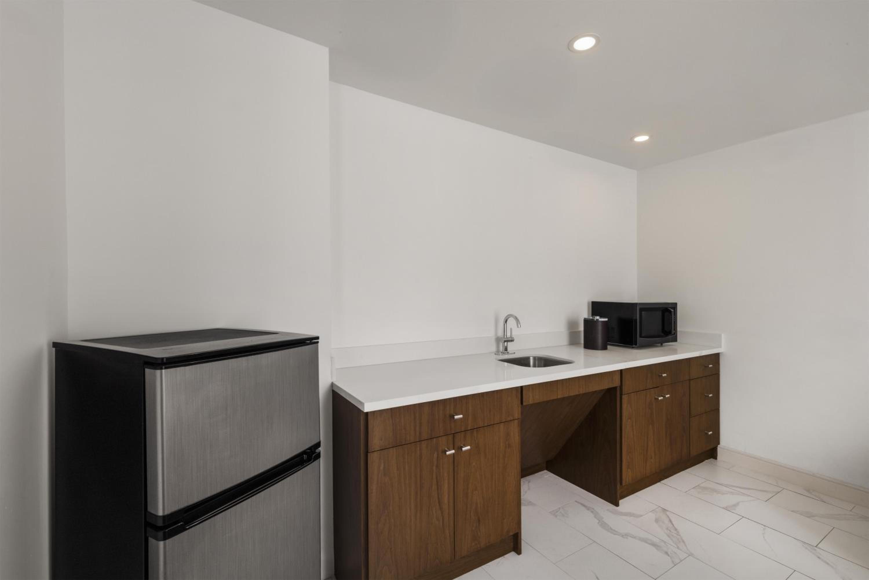 One-Bedroom King Suite with Sofa Bed and Kitchenette - Non-Smoking