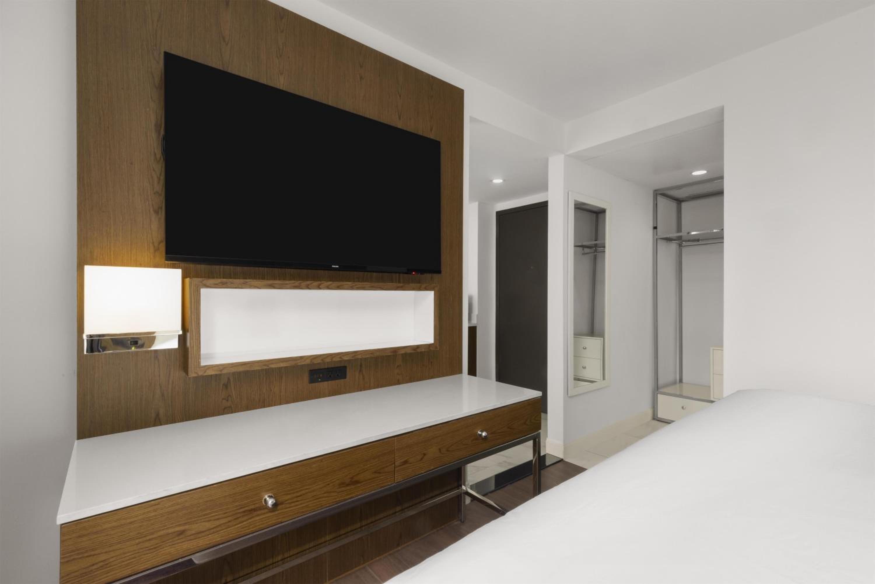 One-Bedroom King Suite with Sofa Bed and Kitchenette - Non-Smoking