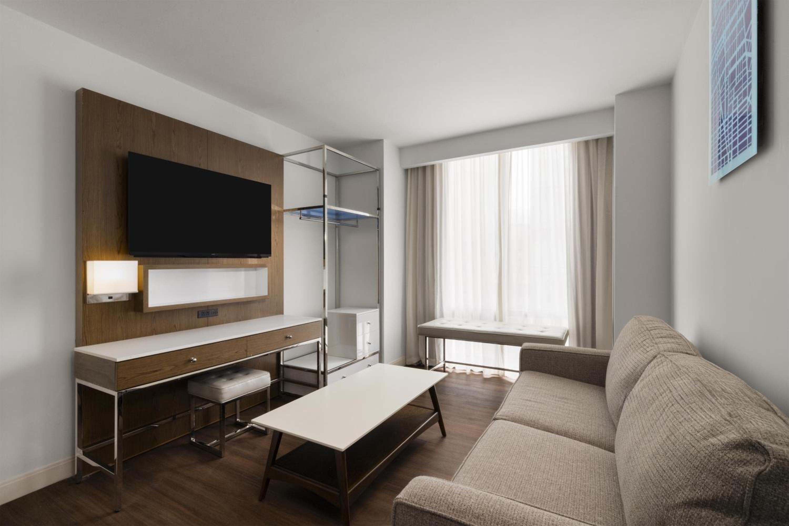 One-Bedroom King Suite with Sofa Bed and Kitchenette - Non-Smoking thumbnail 6