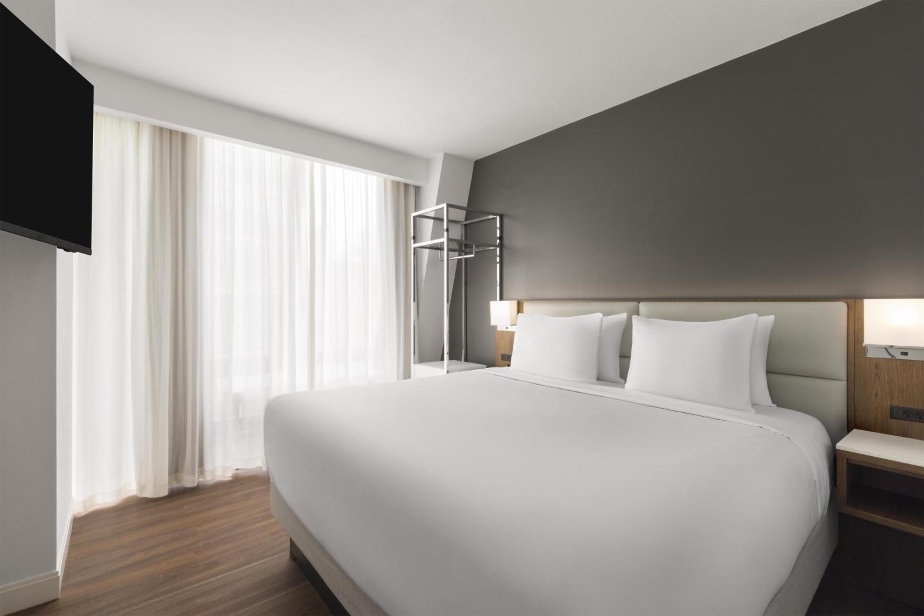 King Suite with Bath Tub and Sofa Bed - Disability Access/Non-Smoking