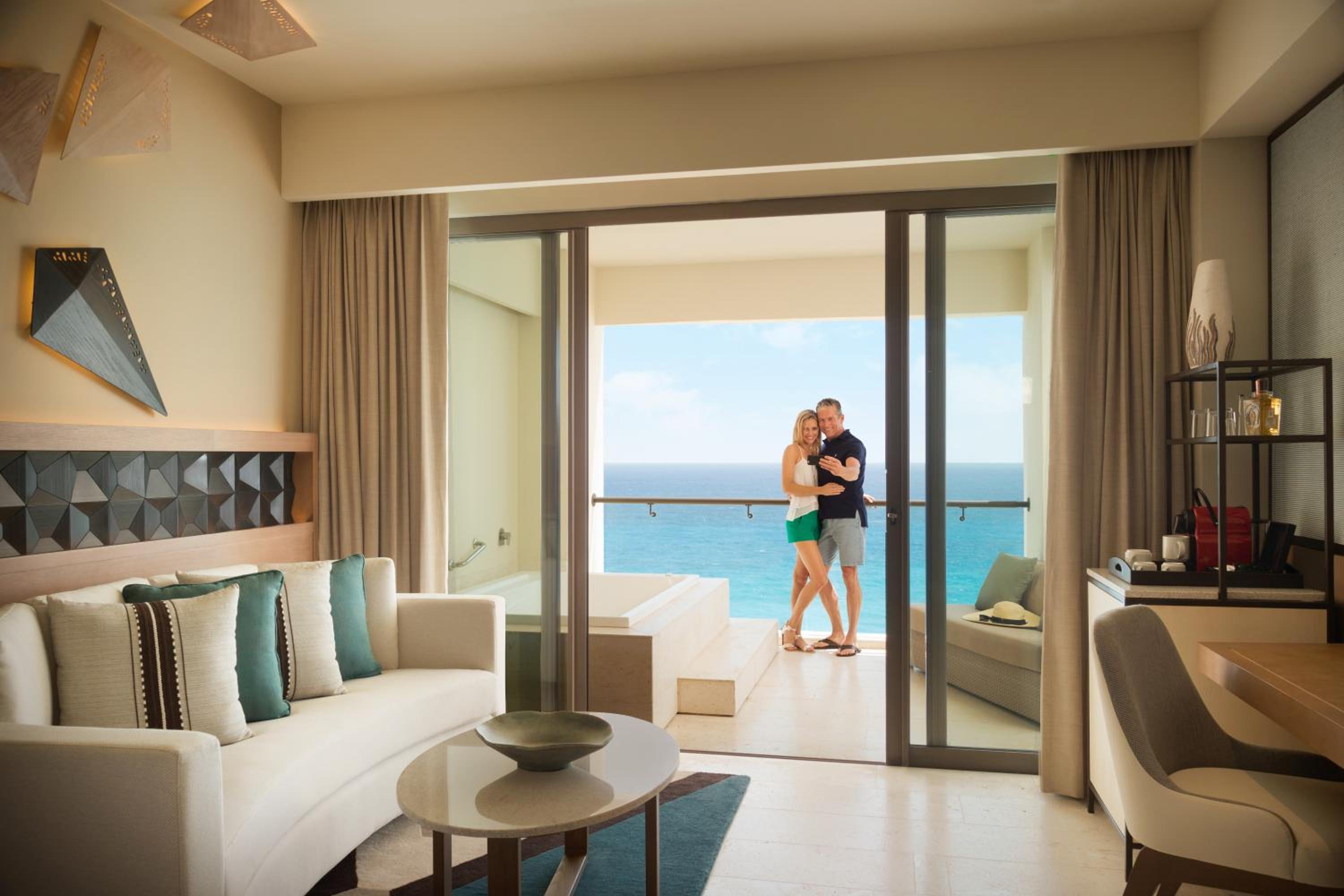 Turquoize Sky Ocean Front Master King - Photo 2
