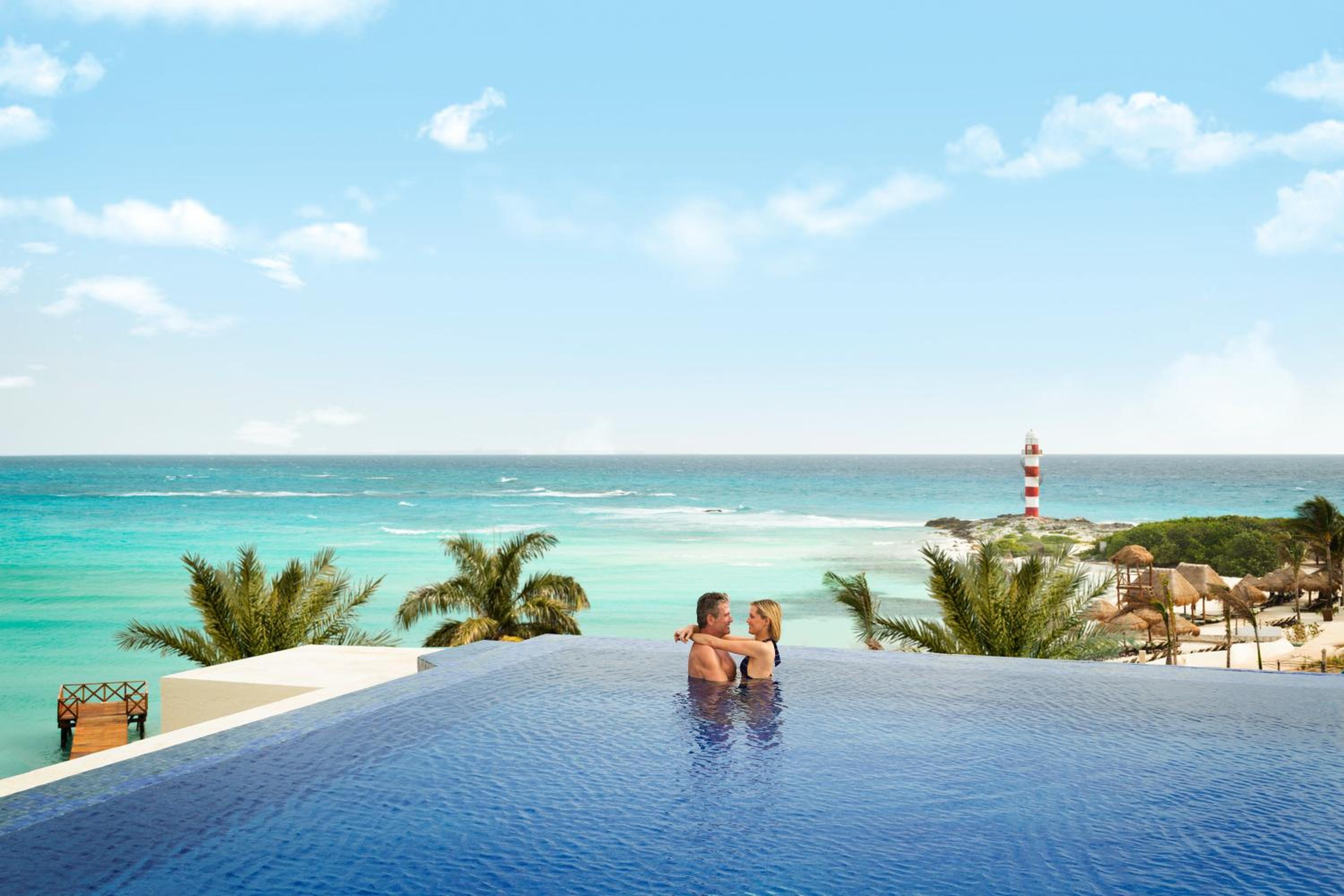 Turquoize Ocean Front Master King - Photo 2