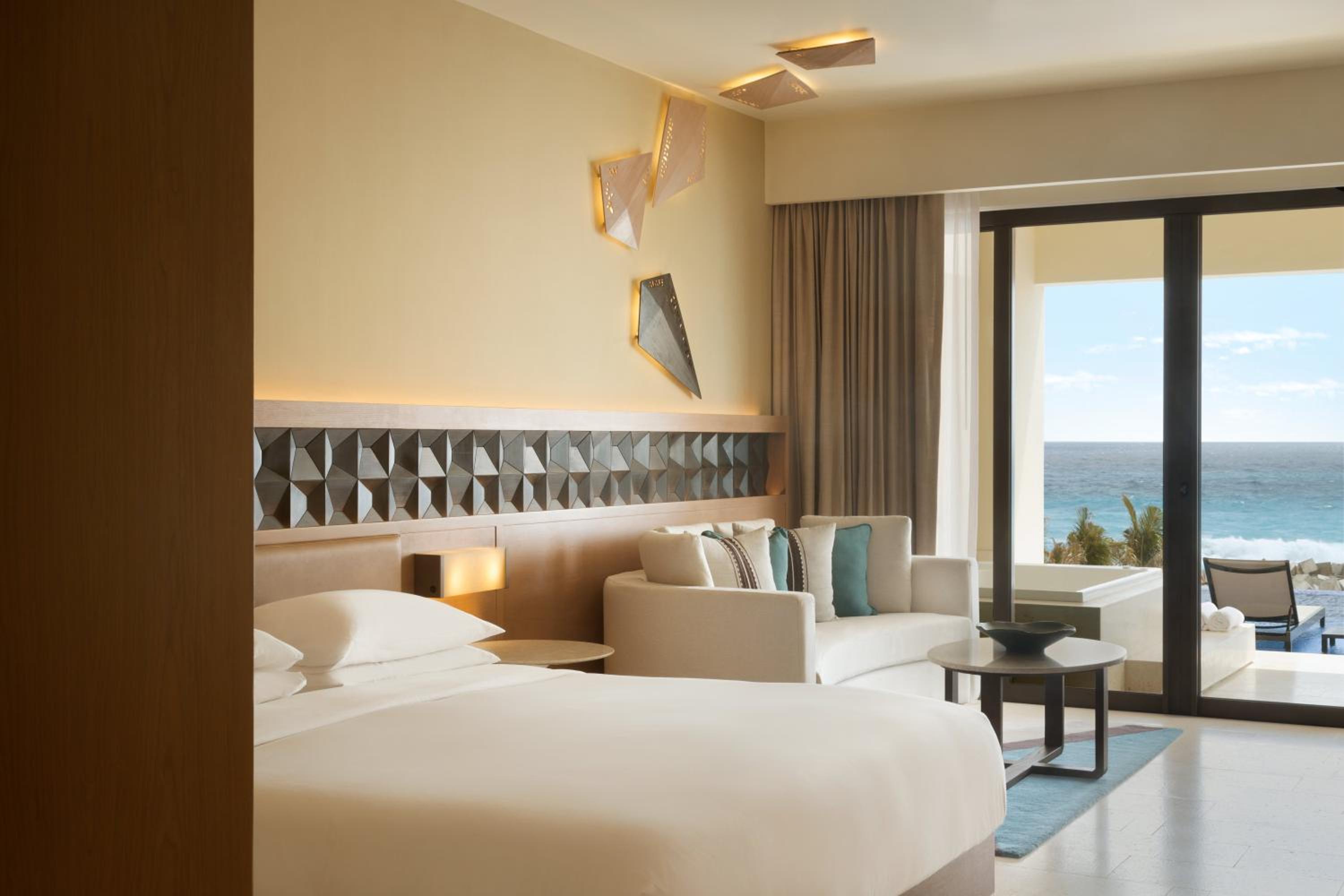 Habitación Doble Principal frente al Océano con Acceso Directo a la Piscina Sky Turquesa