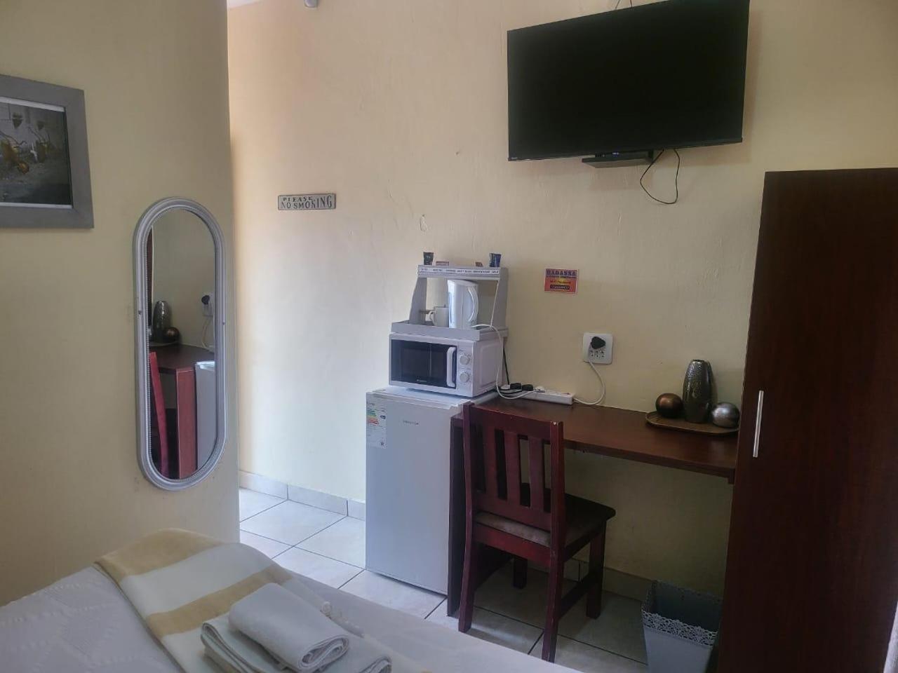 Single Room - Photo 2